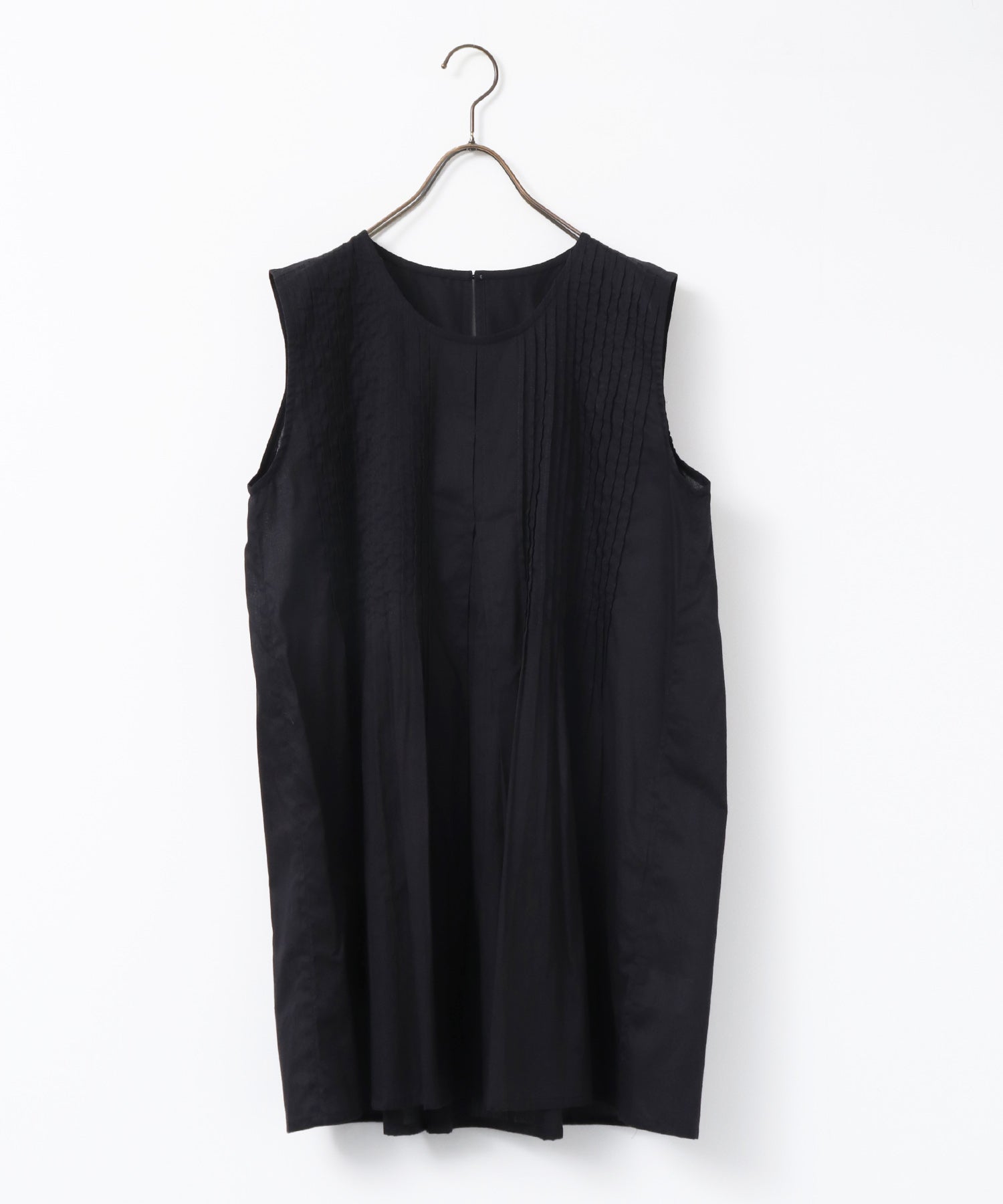 PINTUCK SLEEVELESS BLOUSE