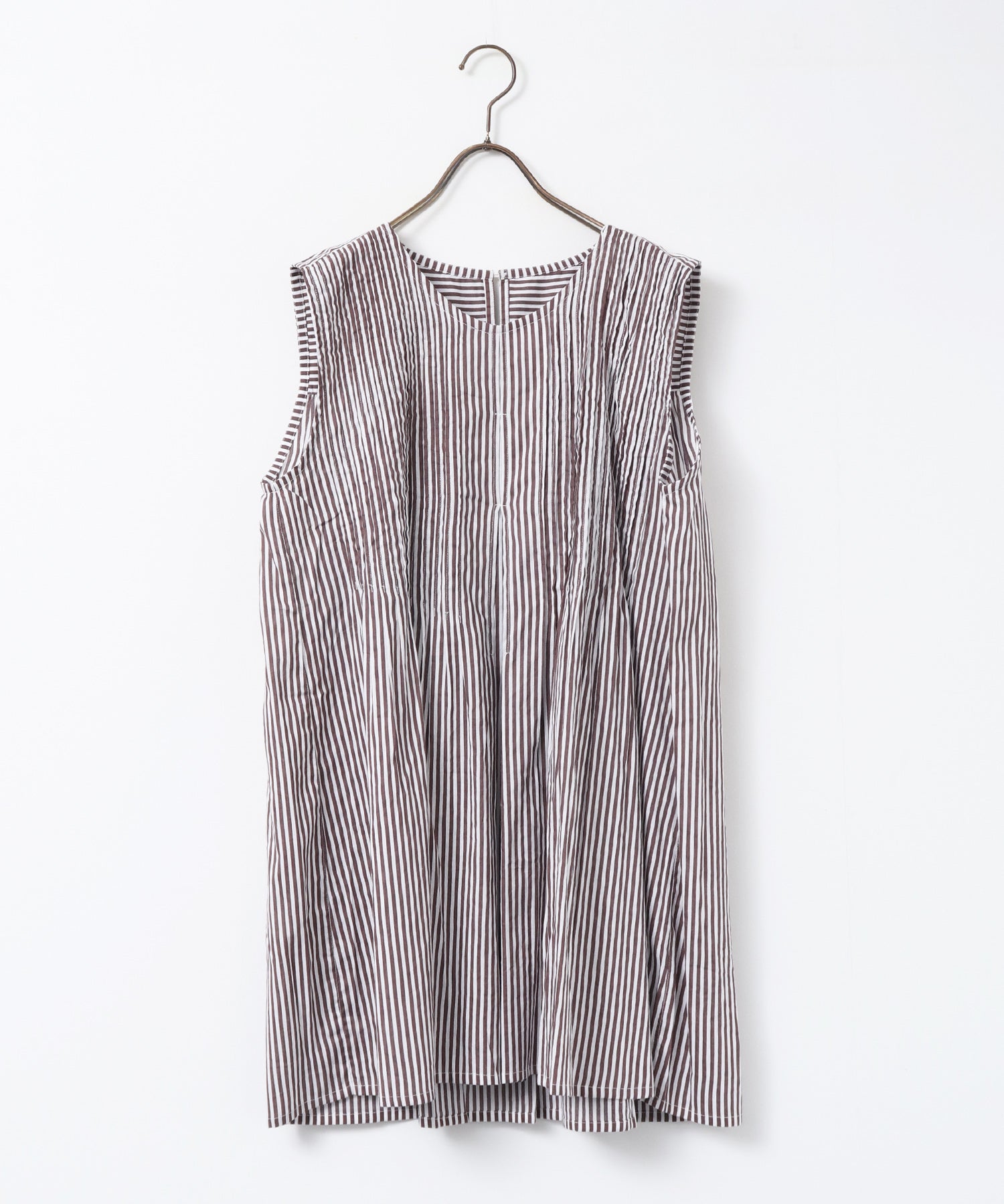 PINTUCK SLEEVELESS BLOUSE