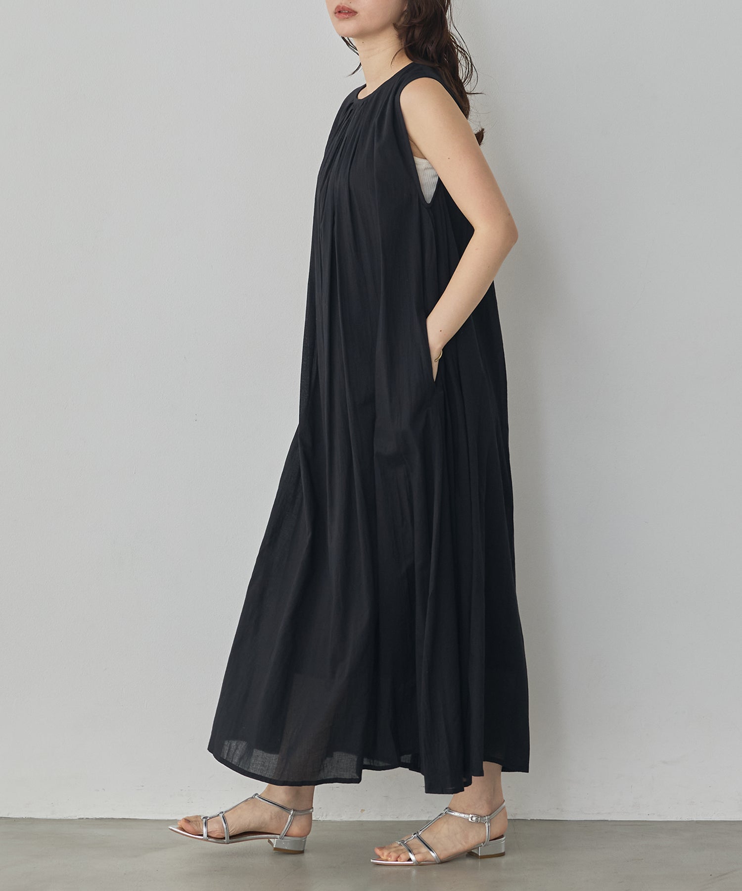 CRINKLE SLEEVELESS DRESS
