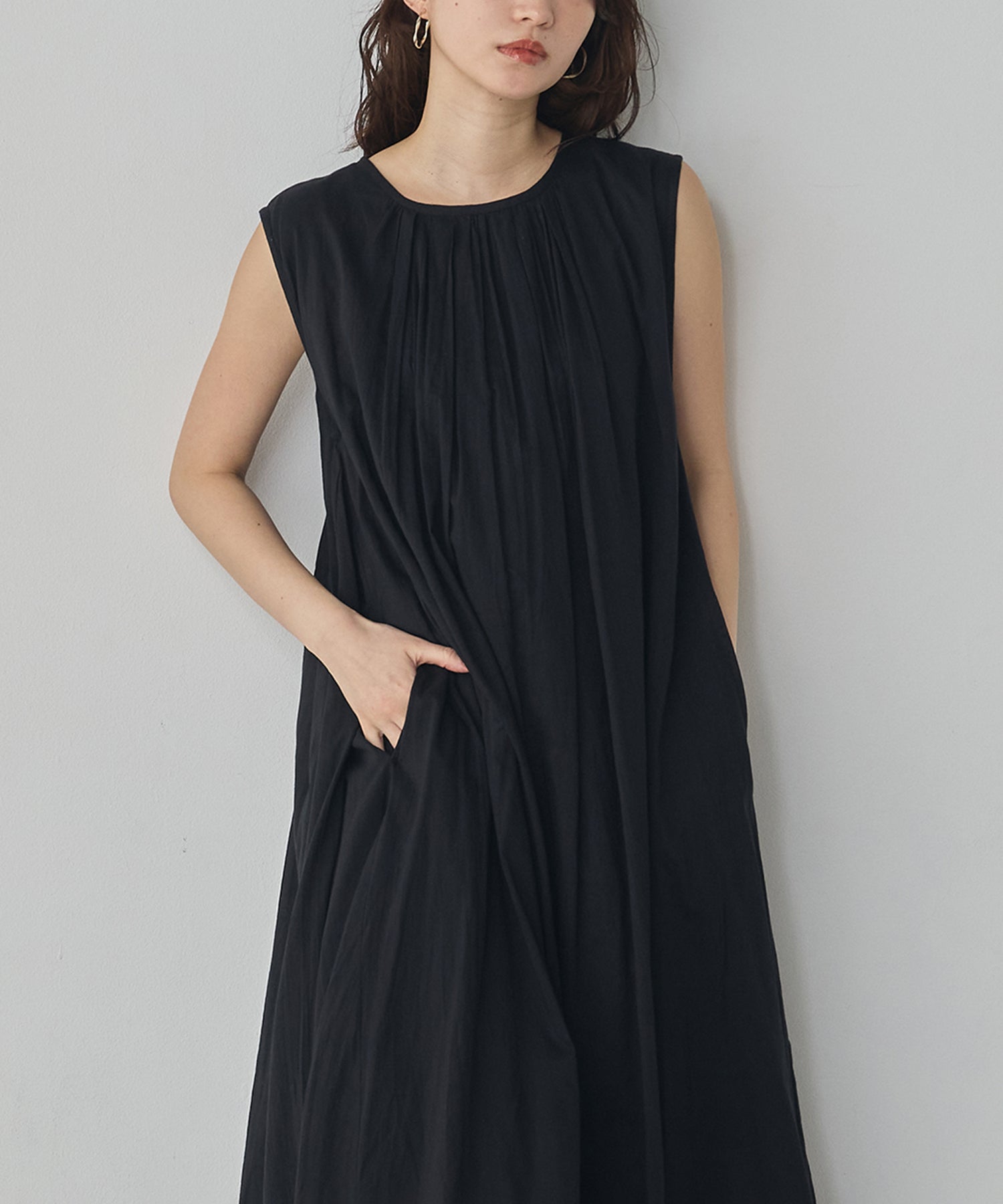 CRINKLE SLEEVELESS DRESS