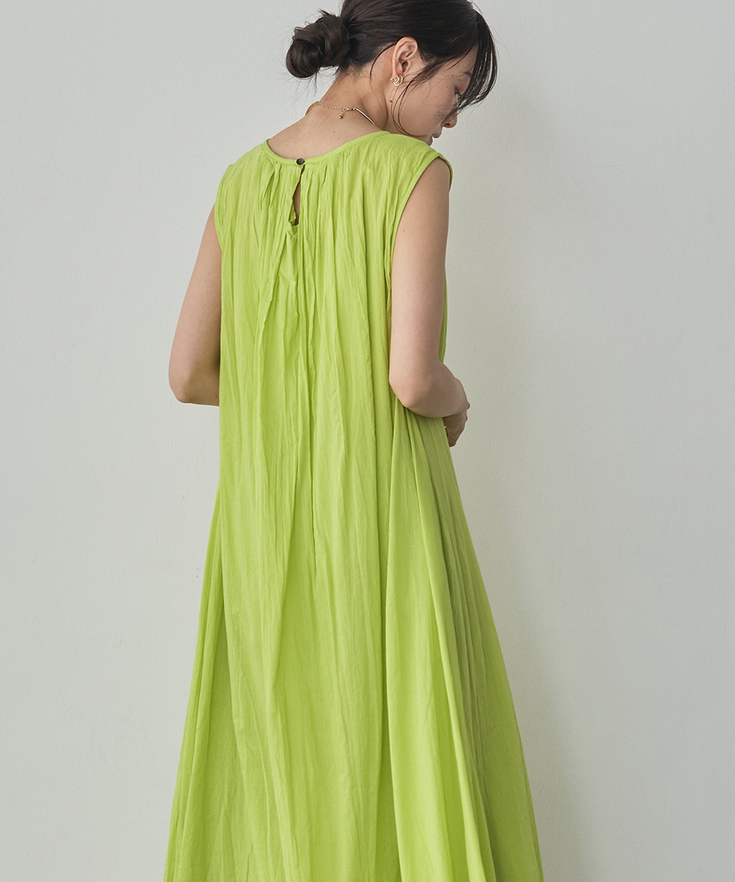 CRINKLE SLEEVELESS DRESS