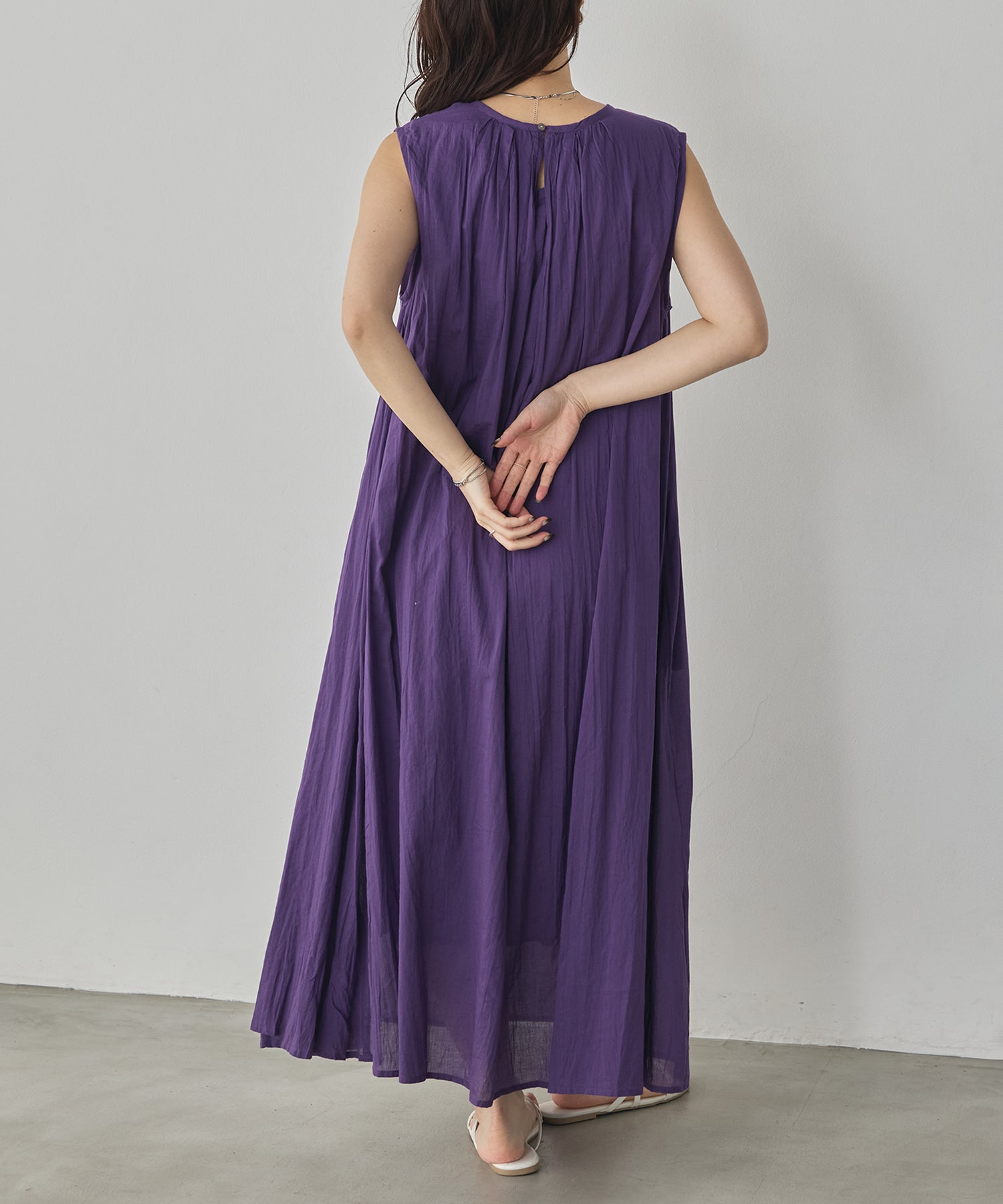 CRINKLE SLEEVELESS DRESS