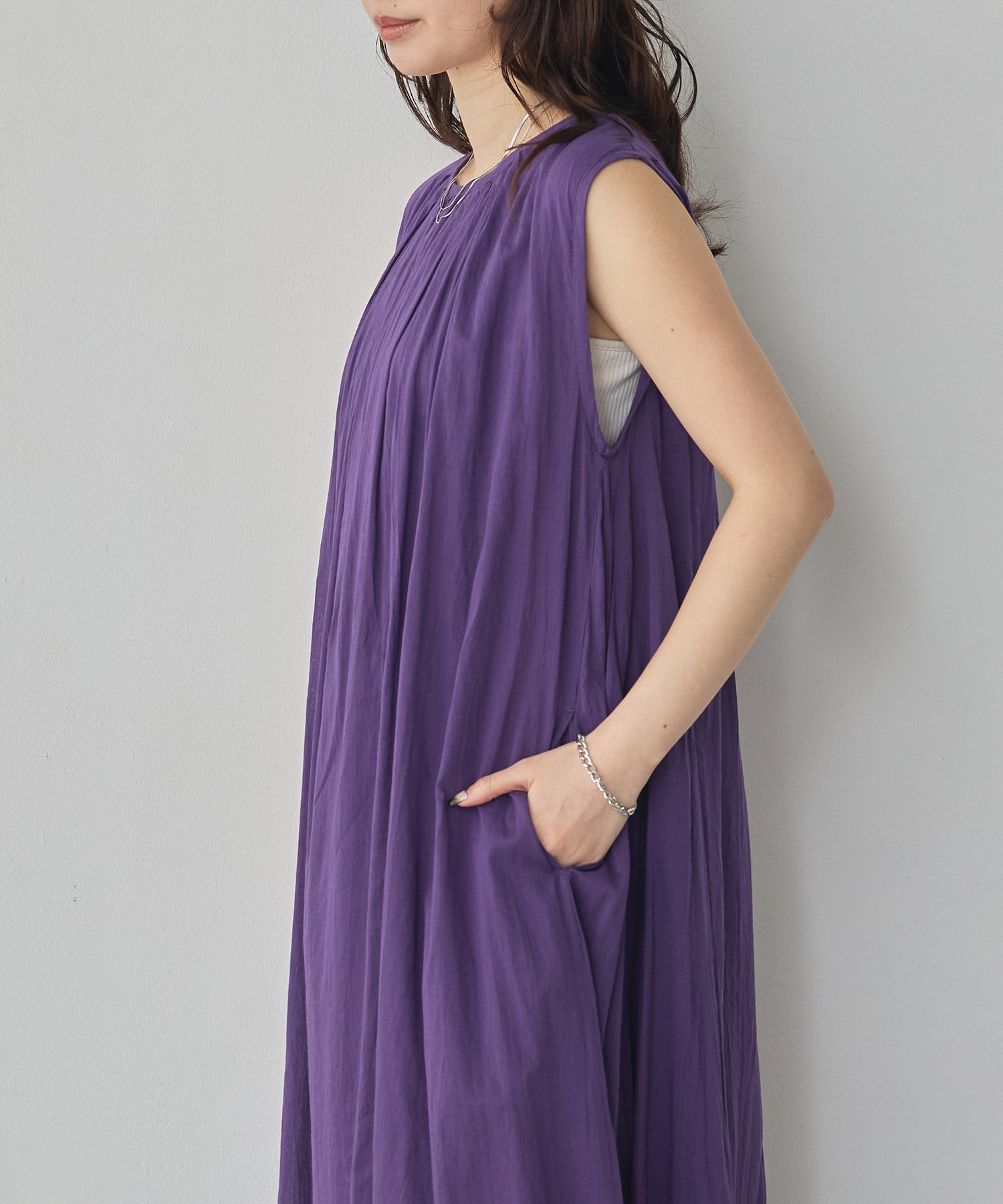 CRINKLE SLEEVELESS DRESS