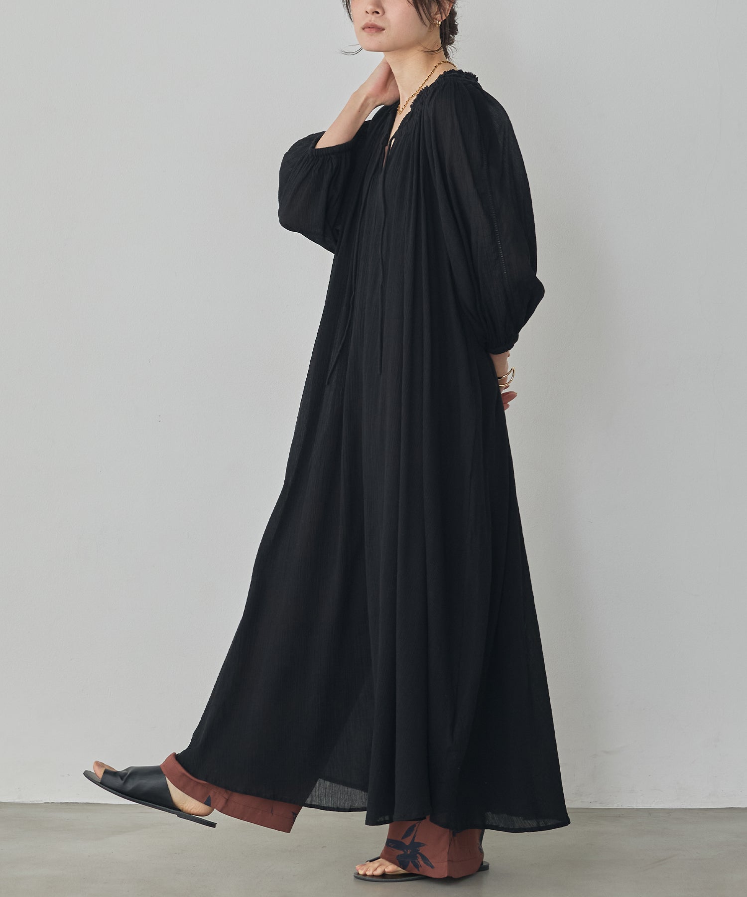 SKIPPER NECK GATHERED DRESS