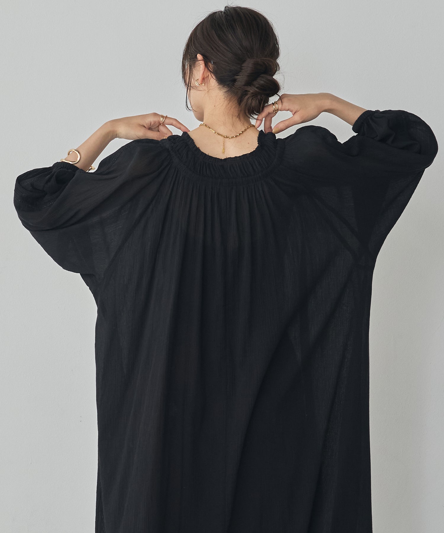 SKIPPER NECK GATHERED DRESS