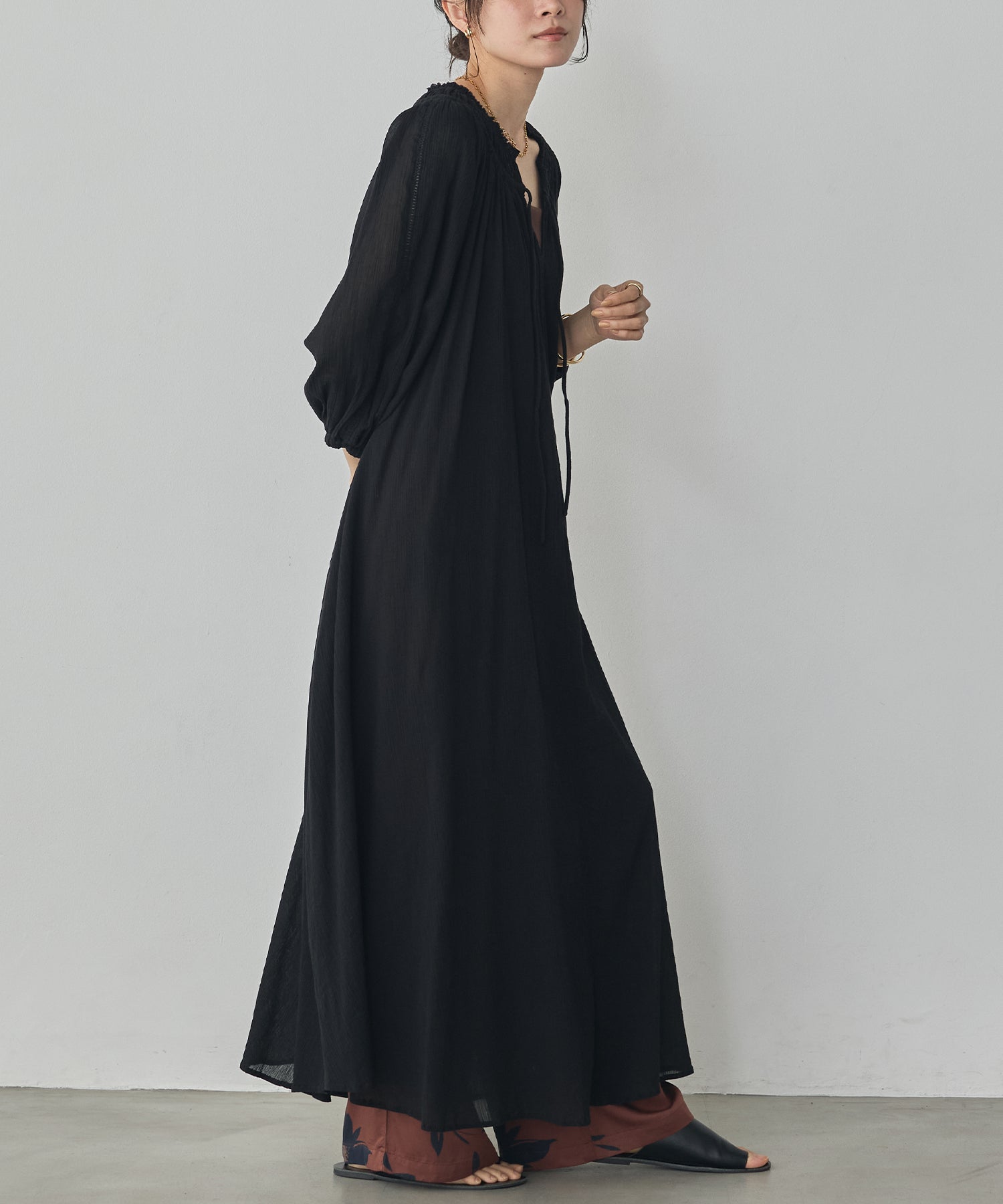 SKIPPER NECK GATHERED DRESS