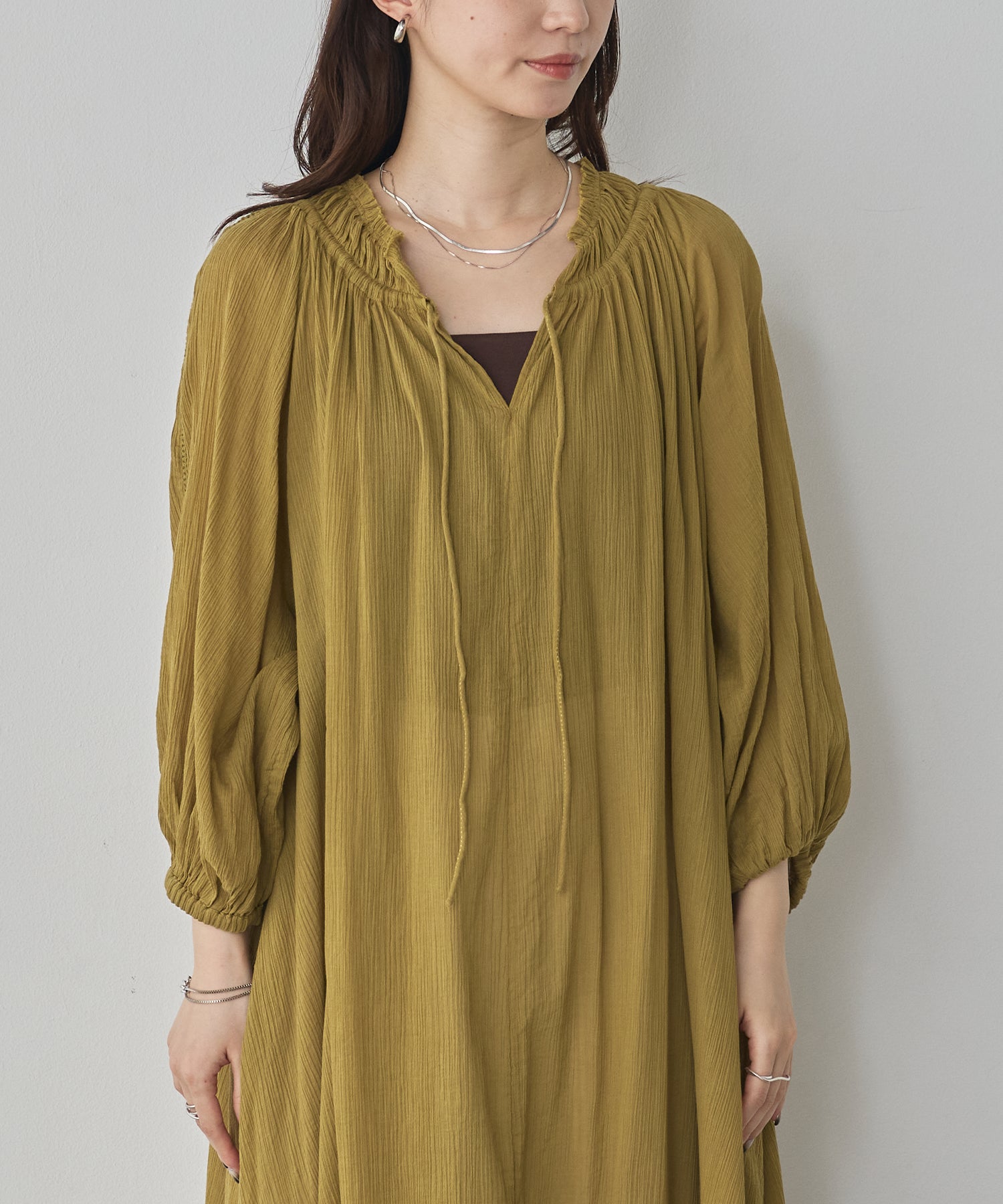 SKIPPER NECK GATHERED DRESS