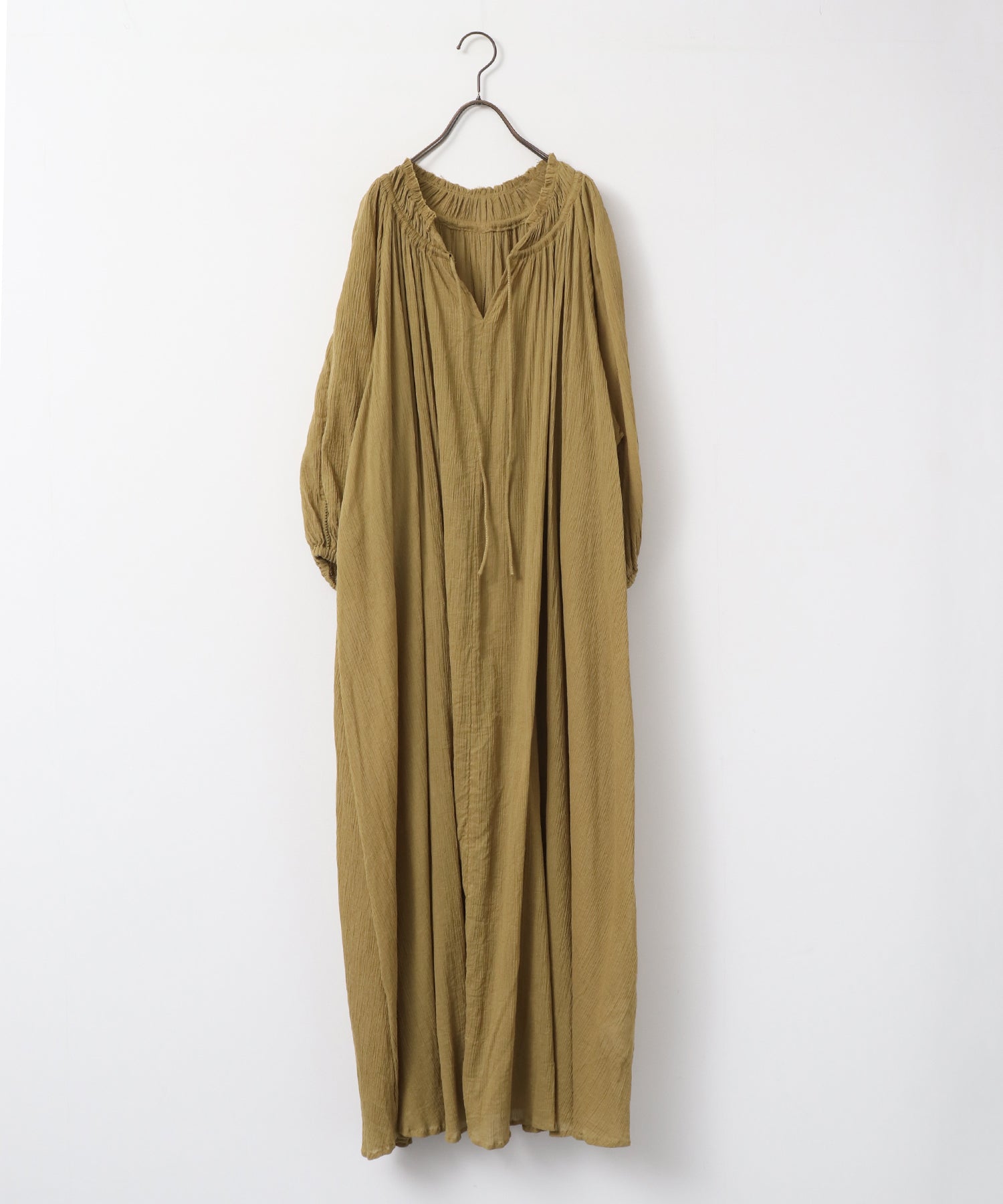 SKIPPER NECK GATHERED DRESS