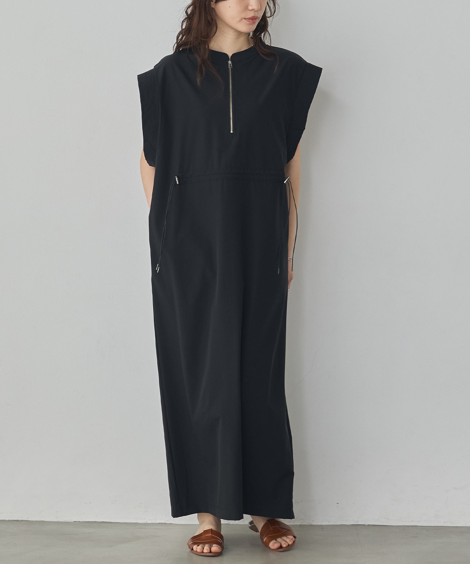 [ICE TOUCH] FRONT-ZIP DRESS