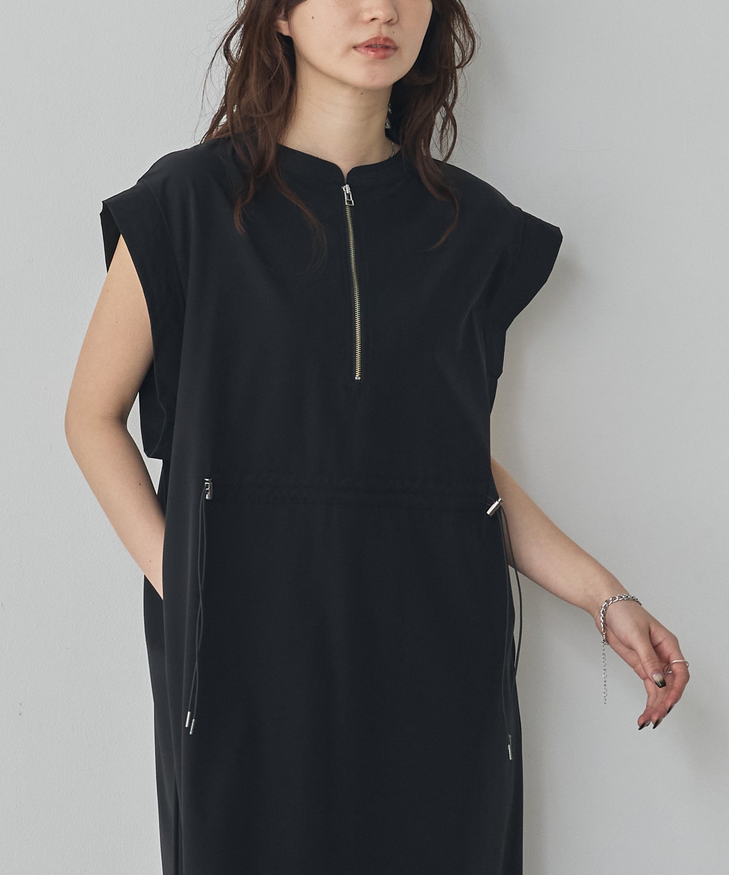 ICE TOUCH] FRONT-ZIP DRESS