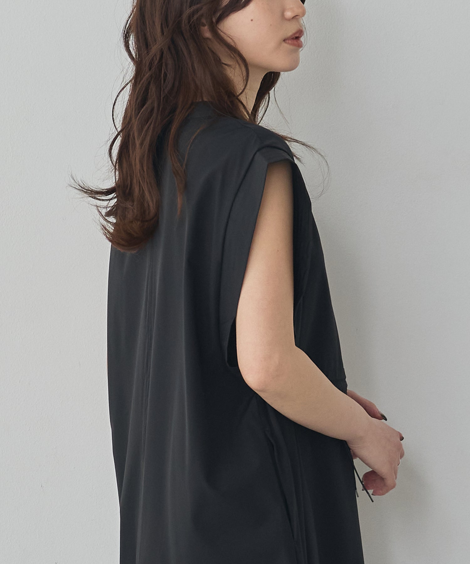 [ICE TOUCH] FRONT-ZIP DRESS