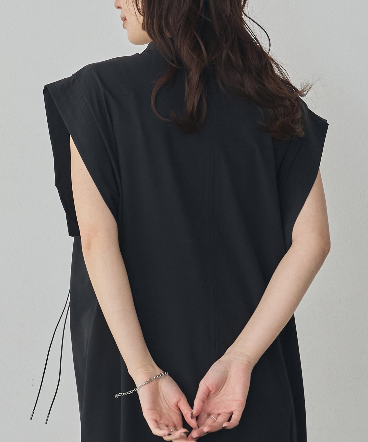 [ICE TOUCH] FRONT-ZIP DRESS