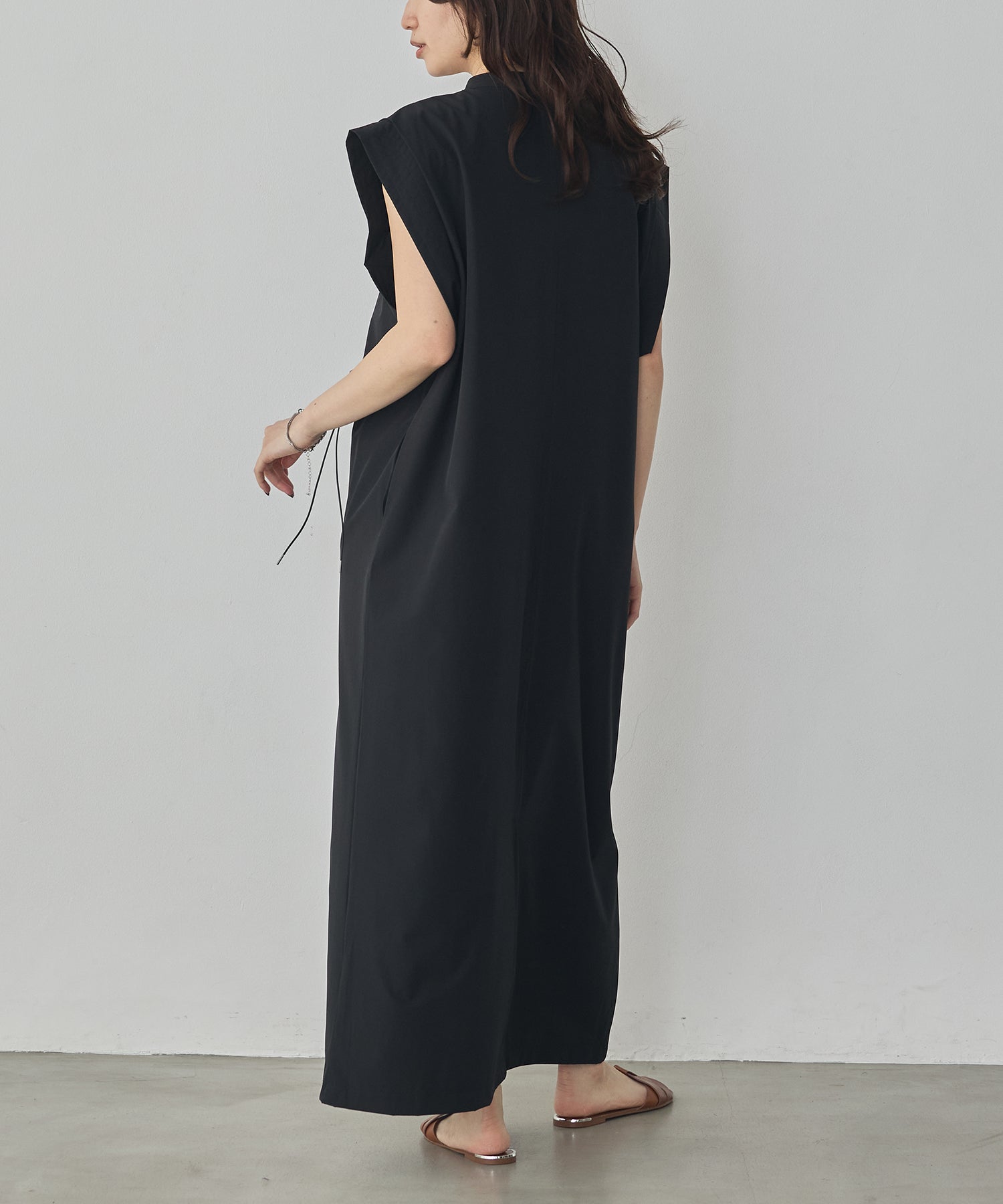 ICE TOUCH] FRONT-ZIP DRESS