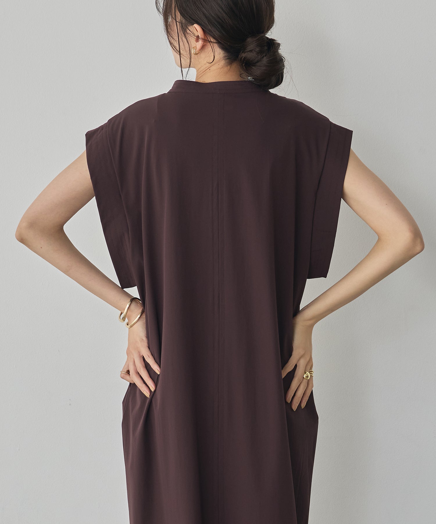[ICE TOUCH] FRONT-ZIP DRESS