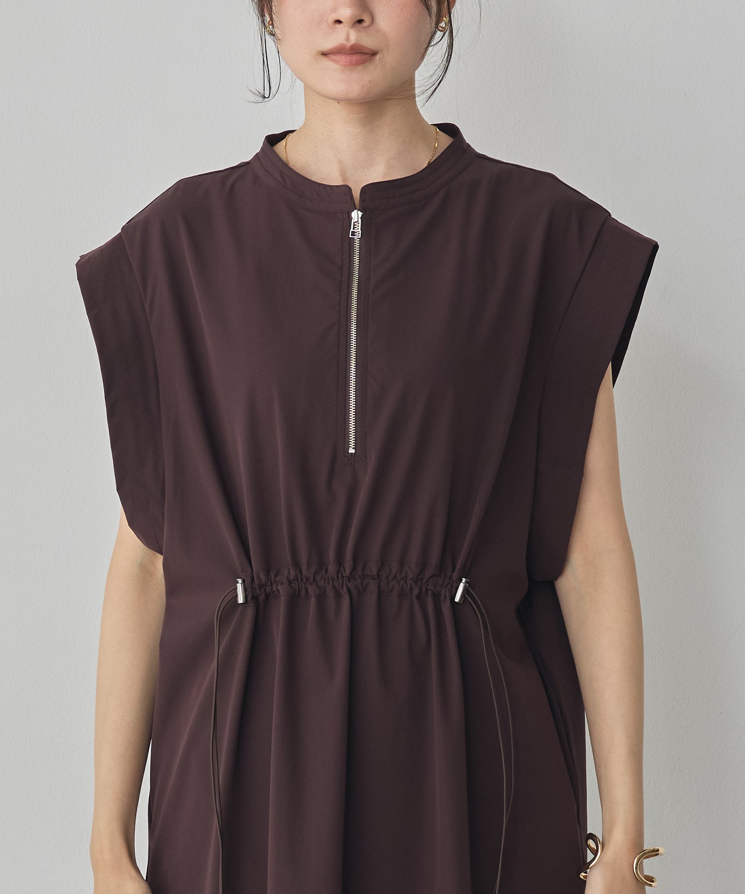 [ICE TOUCH] FRONT-ZIP DRESS