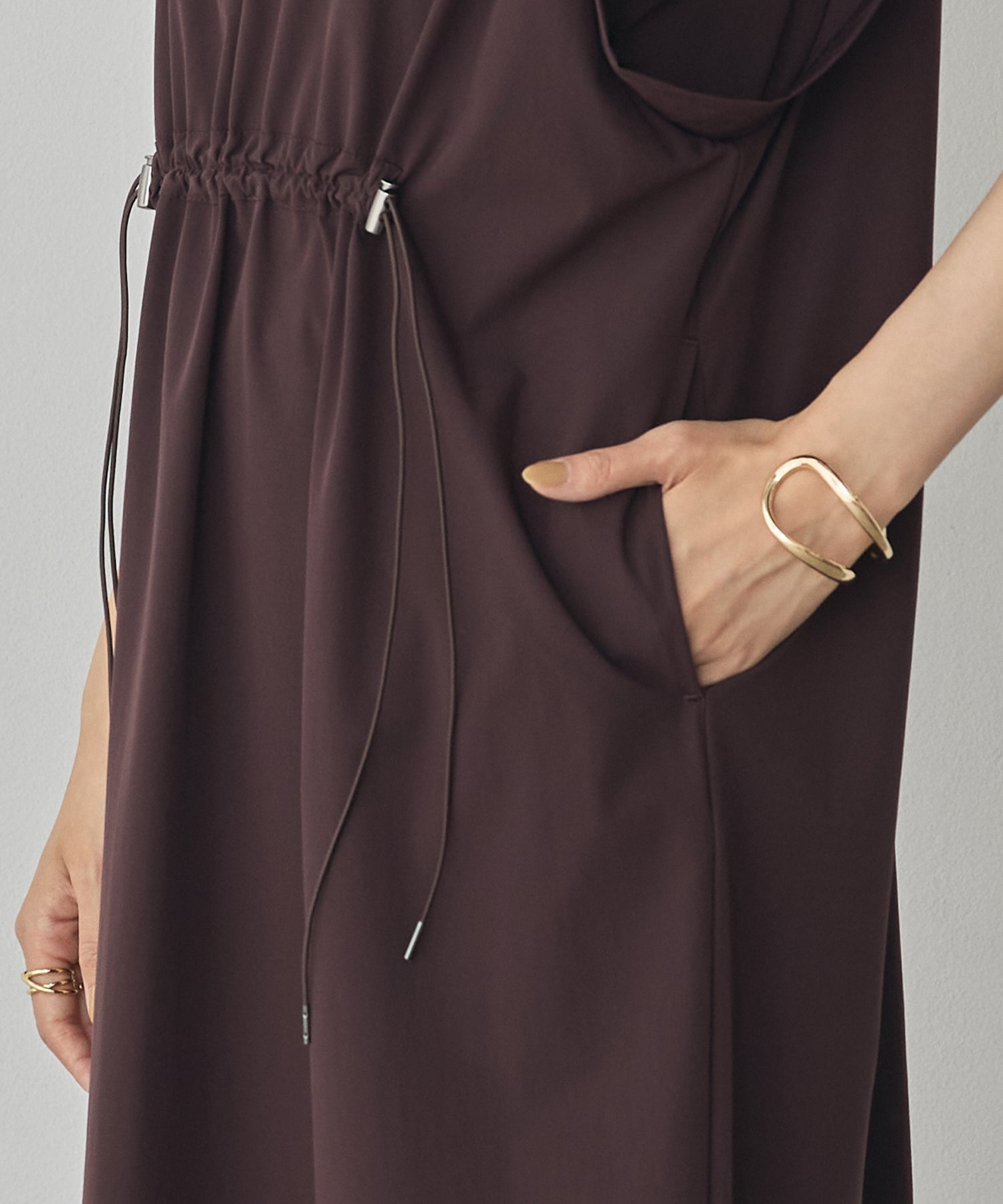[ICE TOUCH] FRONT-ZIP DRESS