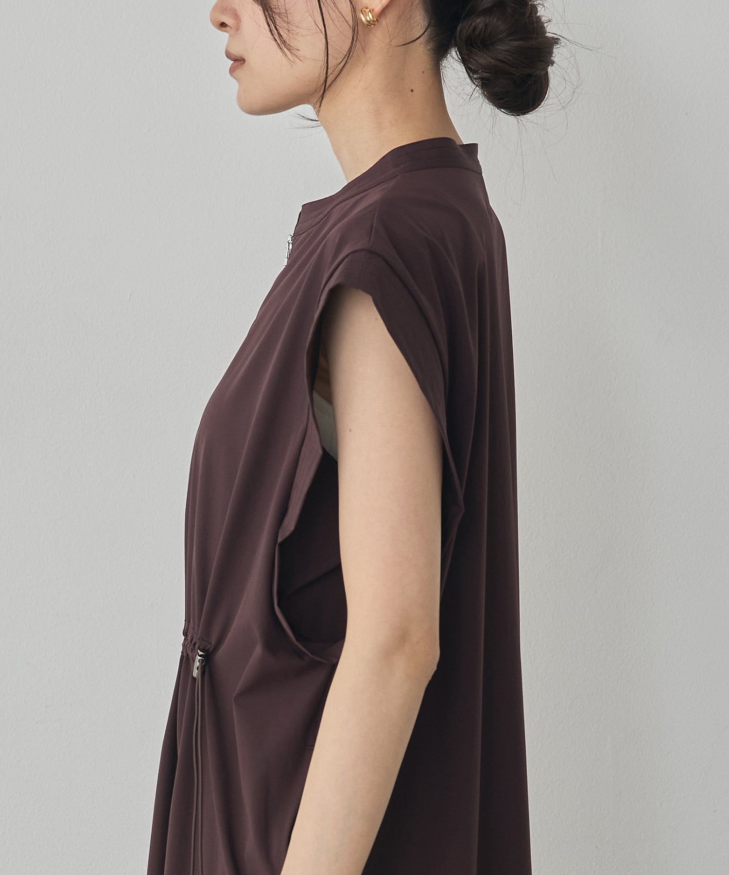[ICE TOUCH] FRONT-ZIP DRESS