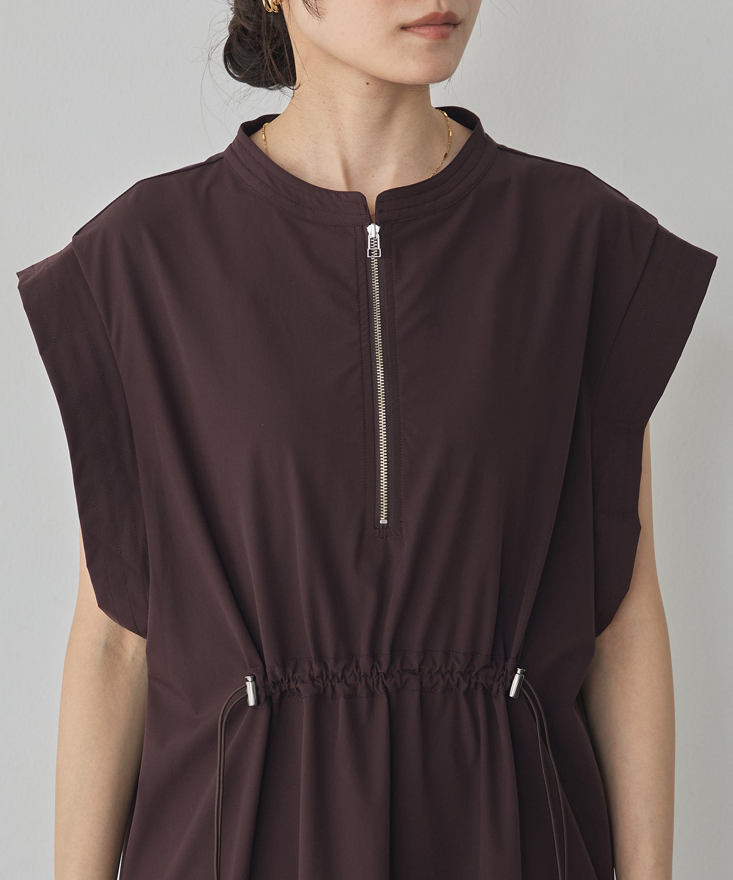 [ICE TOUCH] FRONT-ZIP DRESS