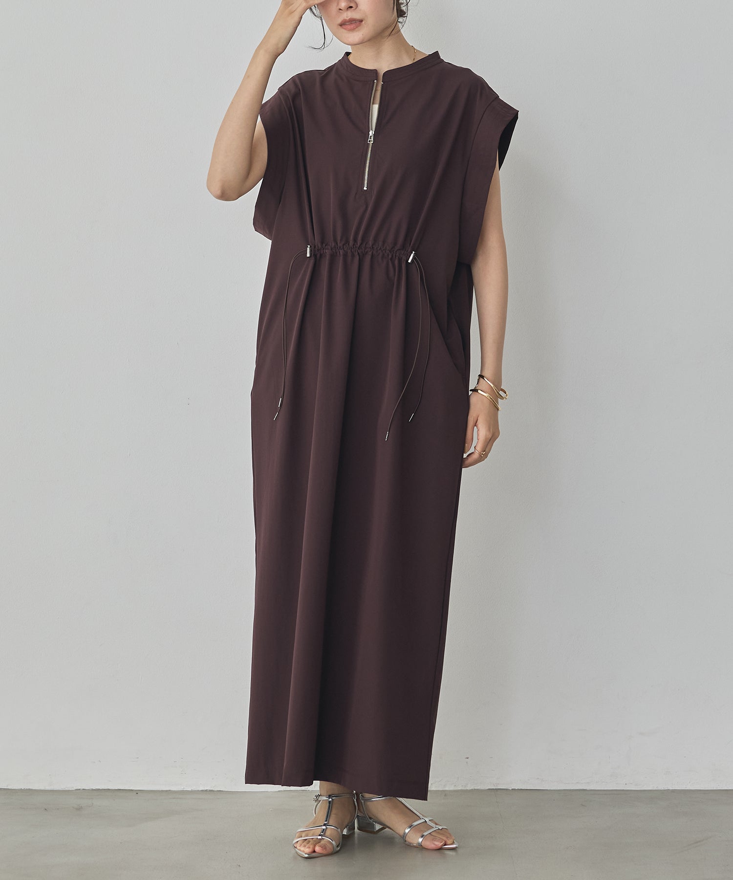 [ICE TOUCH] FRONT-ZIP DRESS