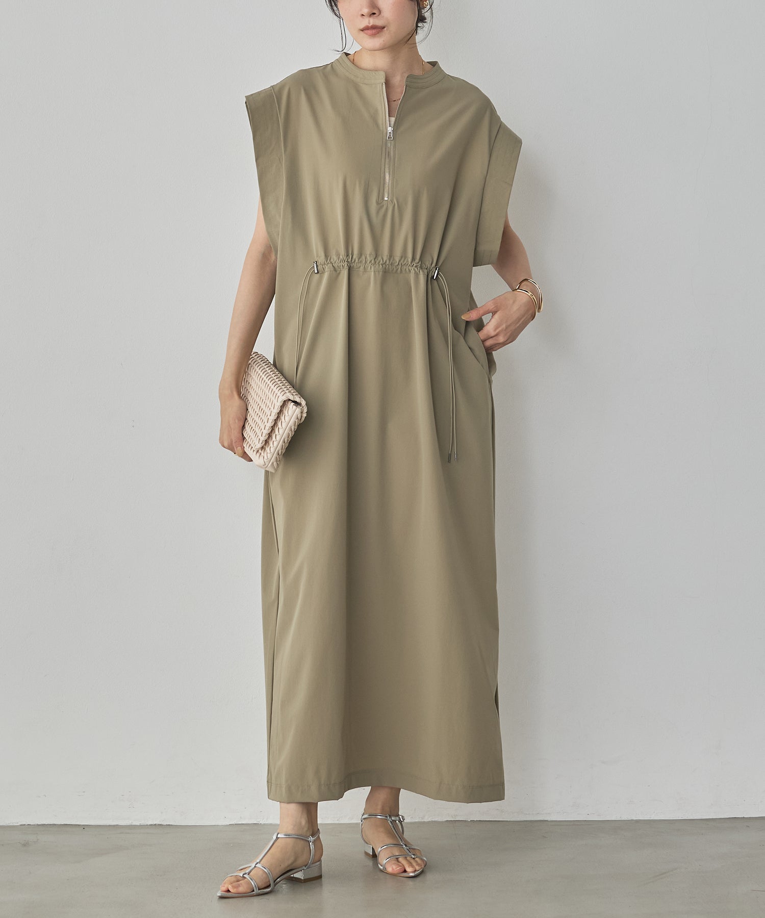 ICE TOUCH] FRONT-ZIP DRESS