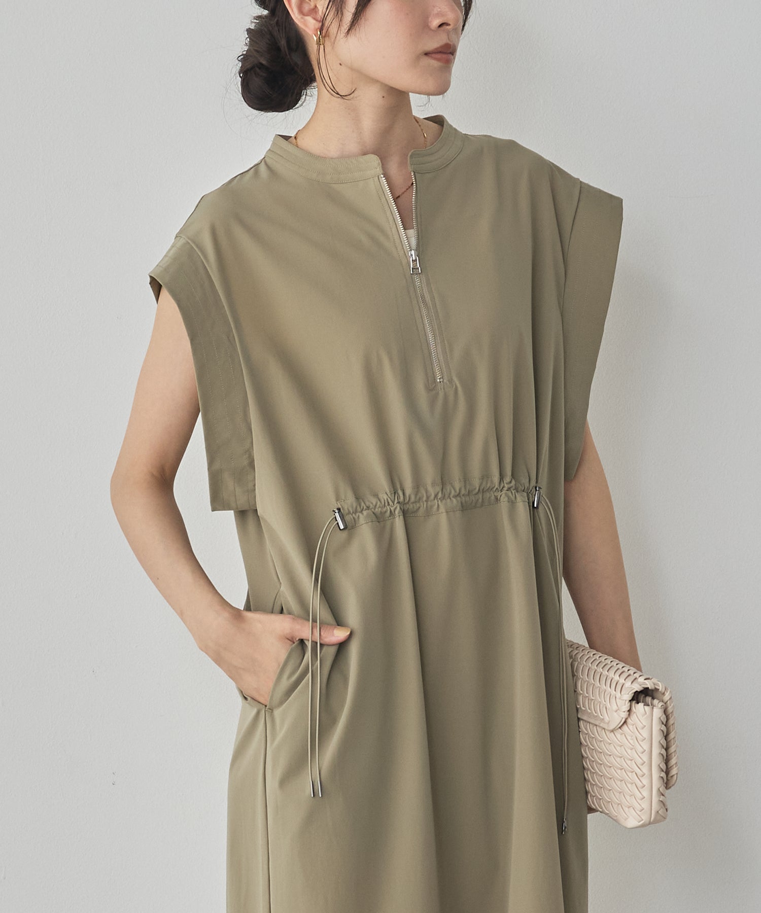ICE TOUCH] FRONT-ZIP DRESS