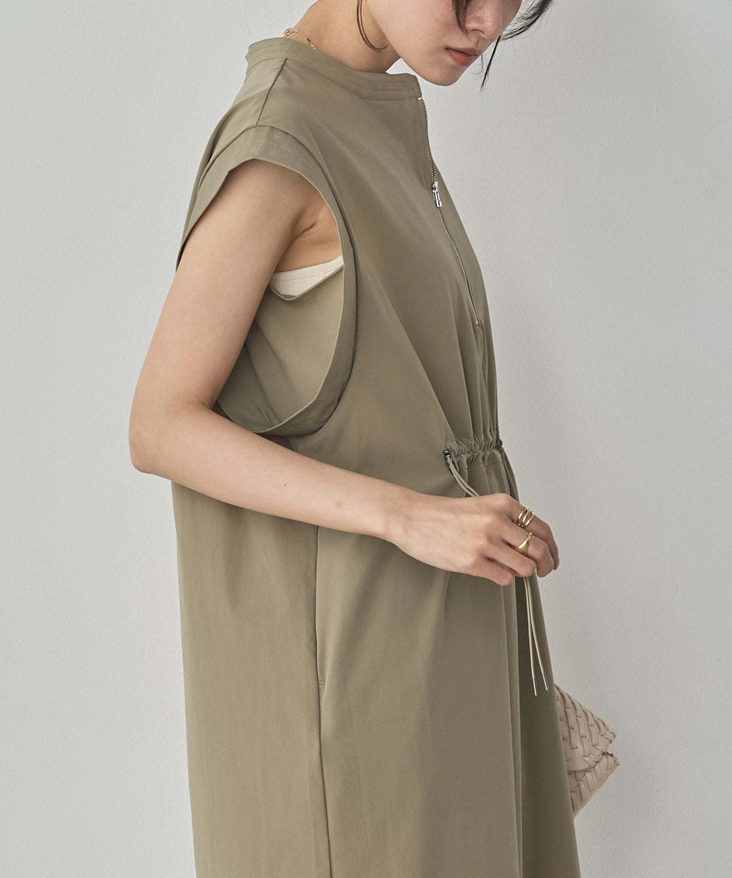 [ICE TOUCH] FRONT-ZIP DRESS