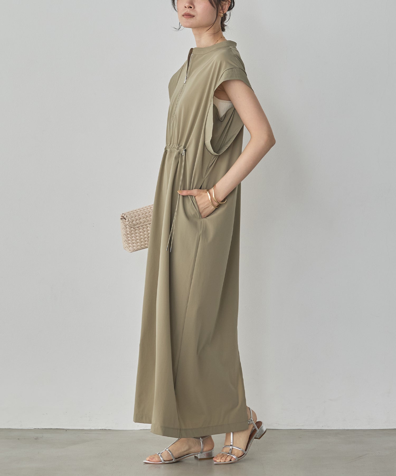 [ICE TOUCH] FRONT-ZIP DRESS