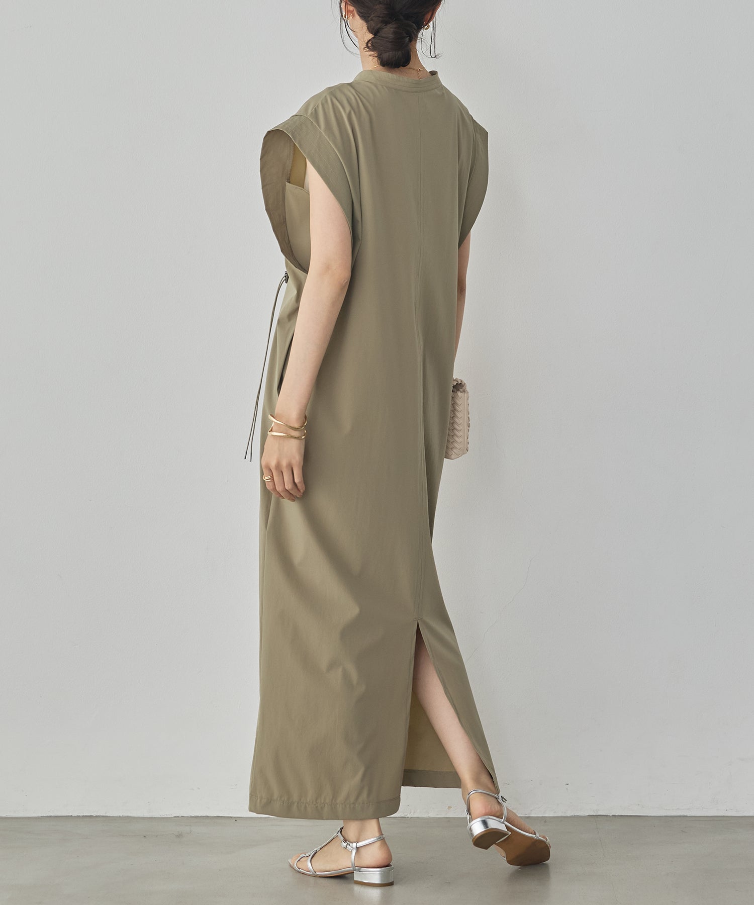 ICE TOUCH] FRONT-ZIP DRESS
