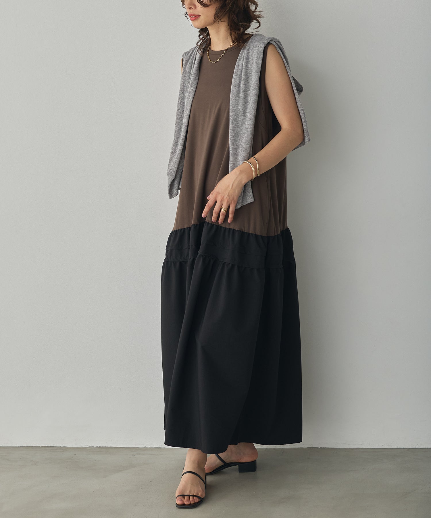 COMPACT SMOOTH DOCKING ONE-PIECE