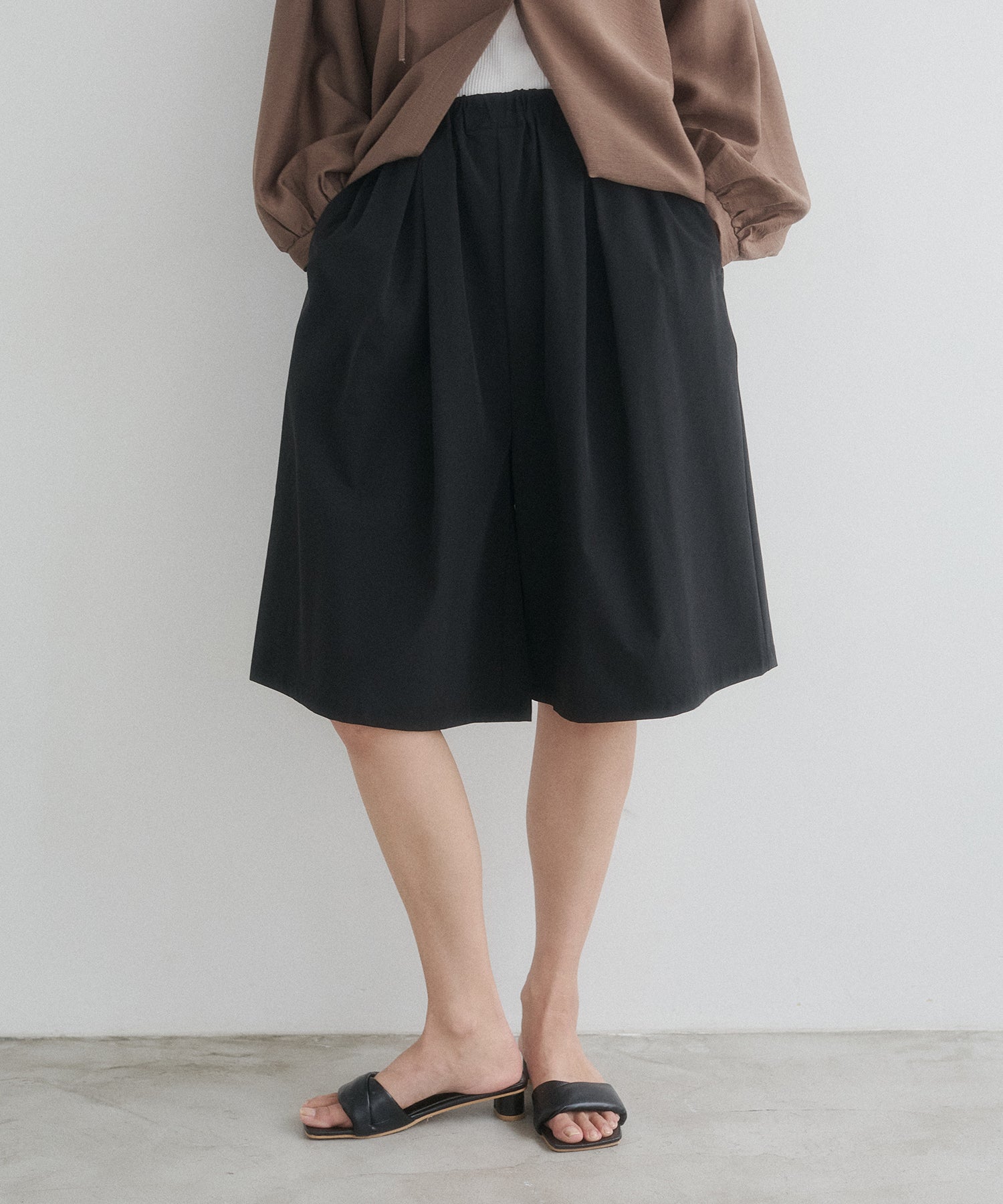 [ICE TOUCH] PLEATED SHORTS
