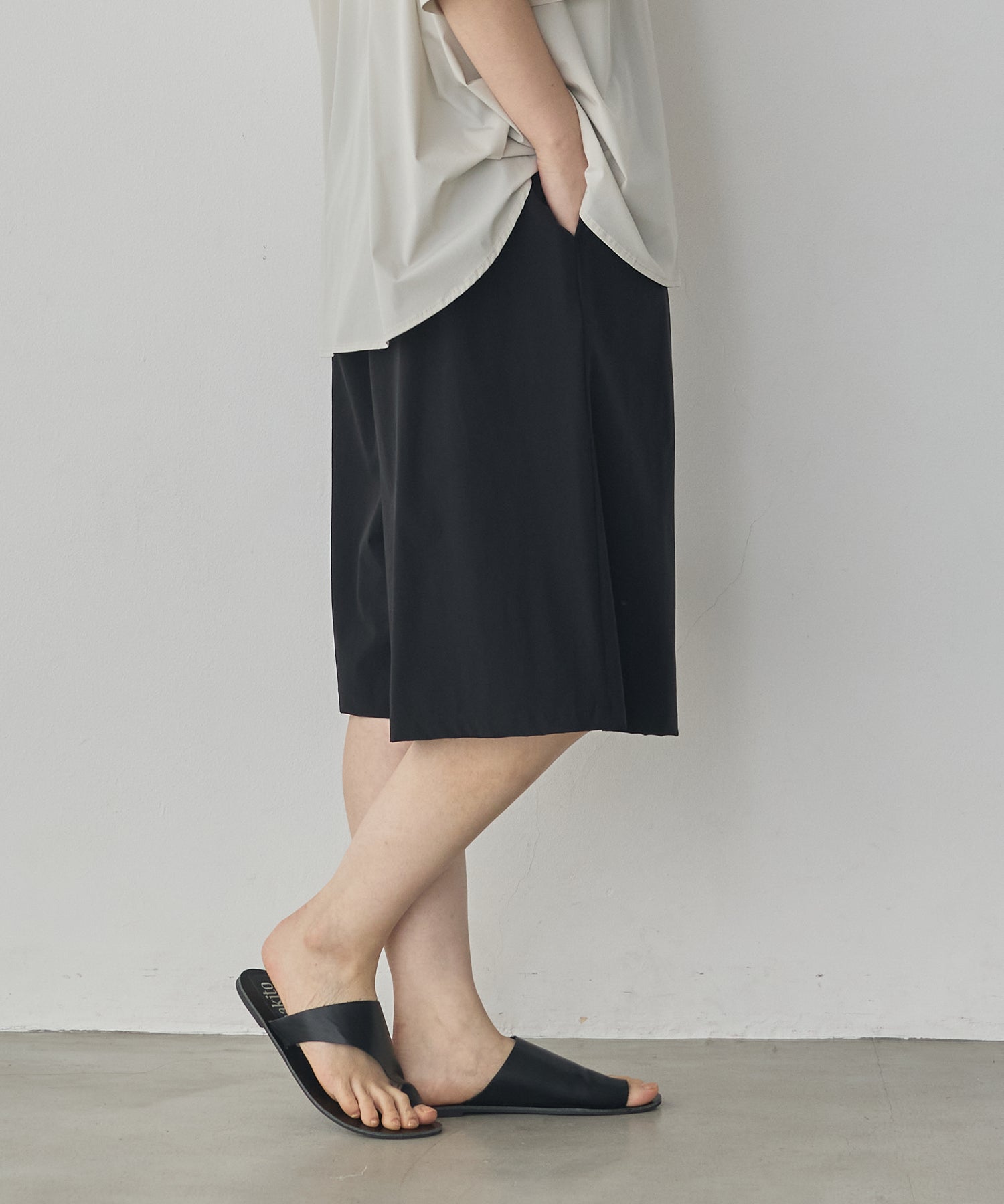 [ICE TOUCH] PLEATED SHORTS