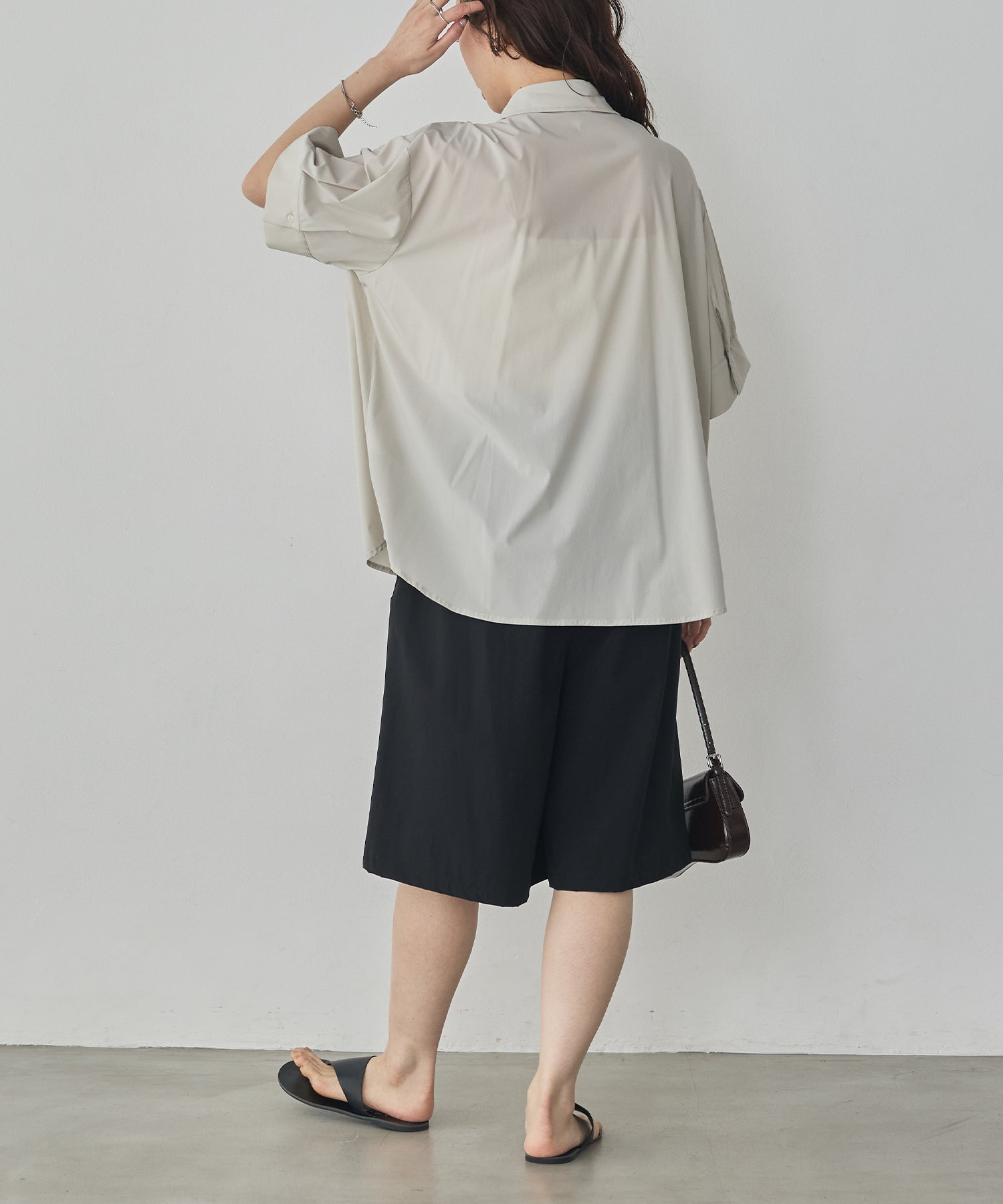 [ICE TOUCH] PLEATED SHORTS
