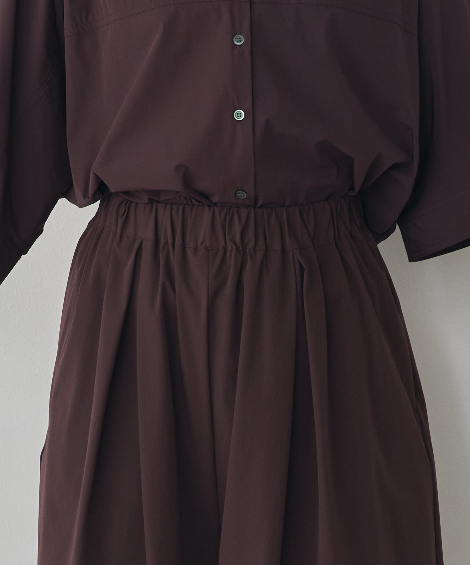 [ICE TOUCH] PLEATED SHORTS