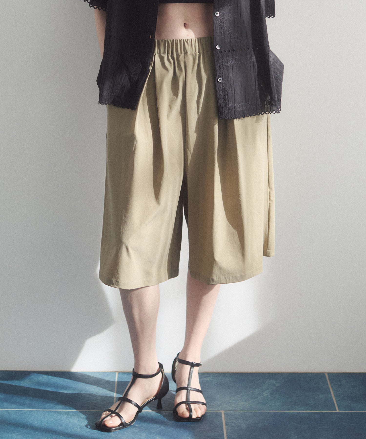 [ICE TOUCH] PLEATED SHORTS