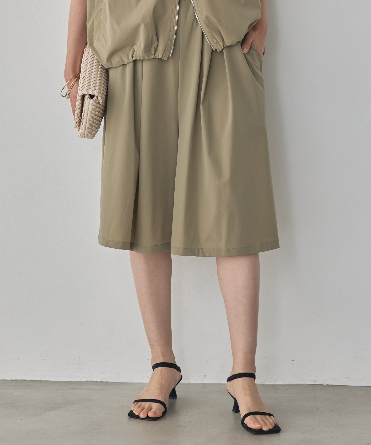 [ICE TOUCH] PLEATED SHORTS