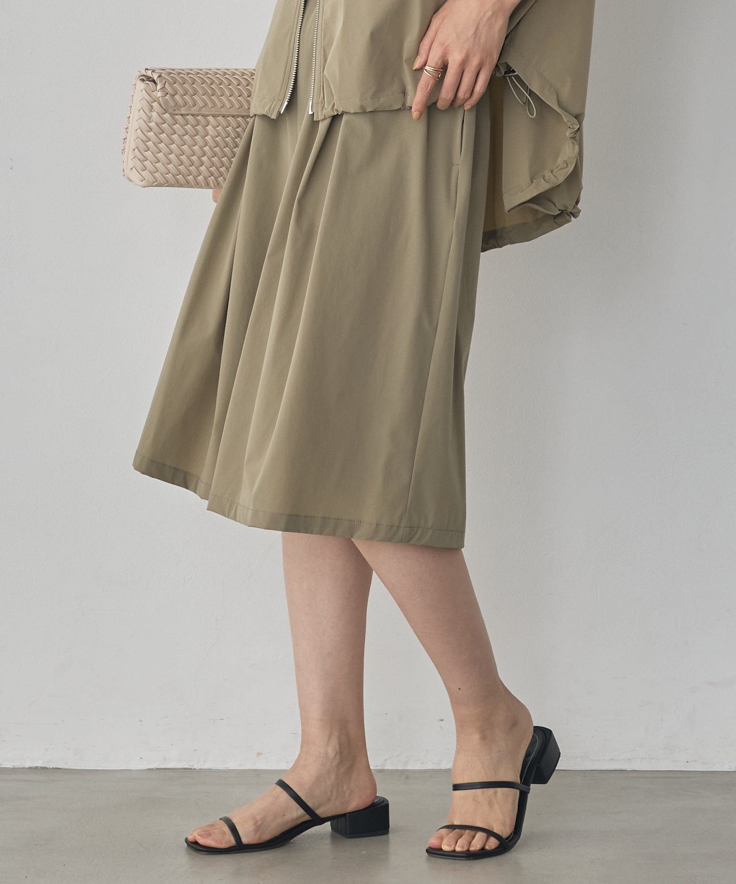 [ICE TOUCH] PLEATED SHORTS