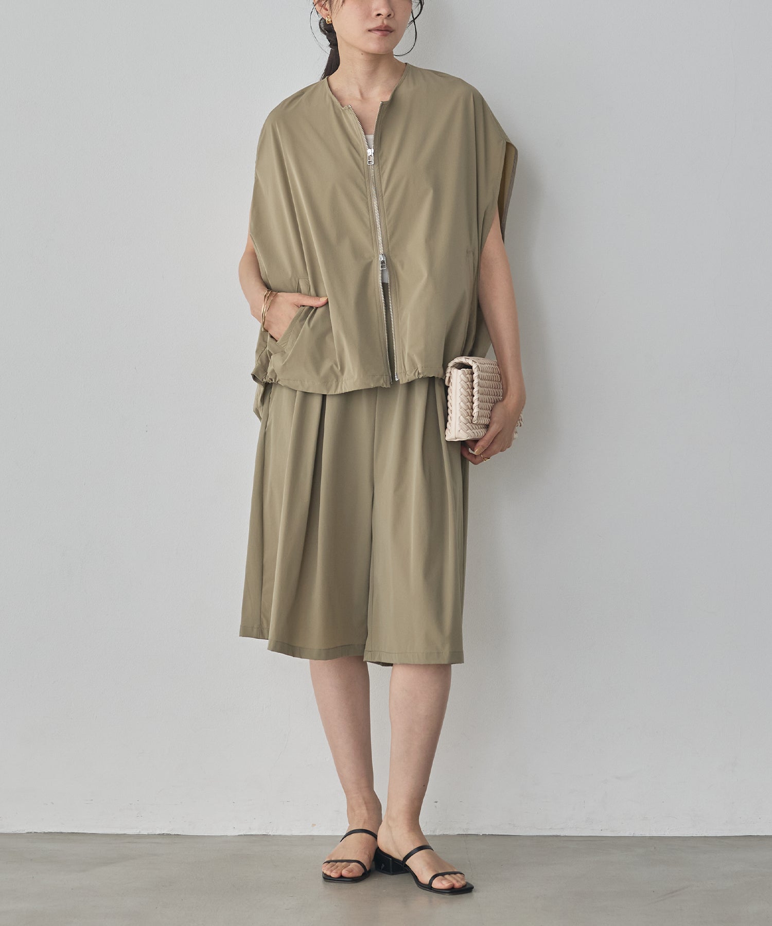 [ICE TOUCH] PLEATED SHORTS