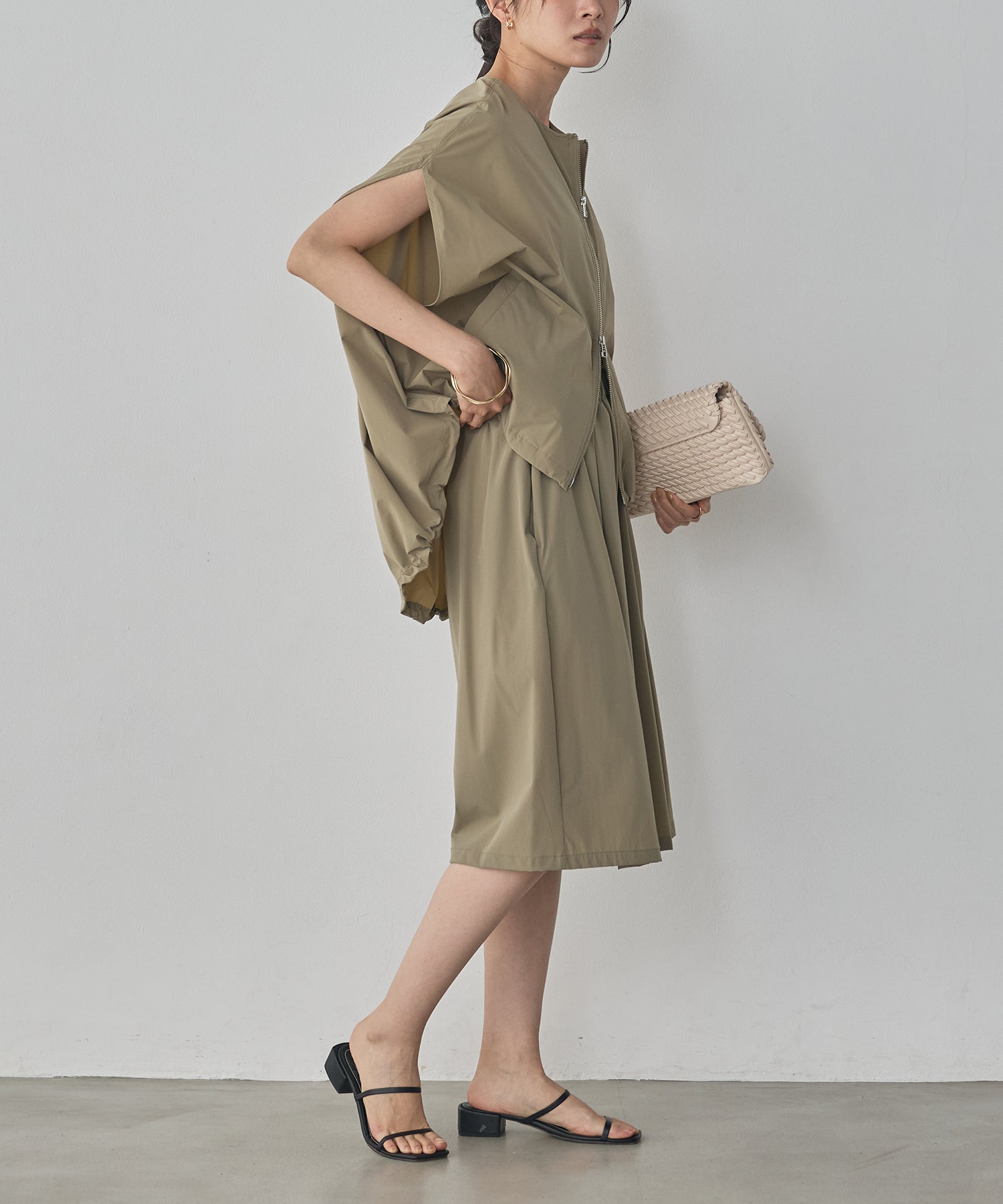 [ICE TOUCH] PLEATED SHORTS