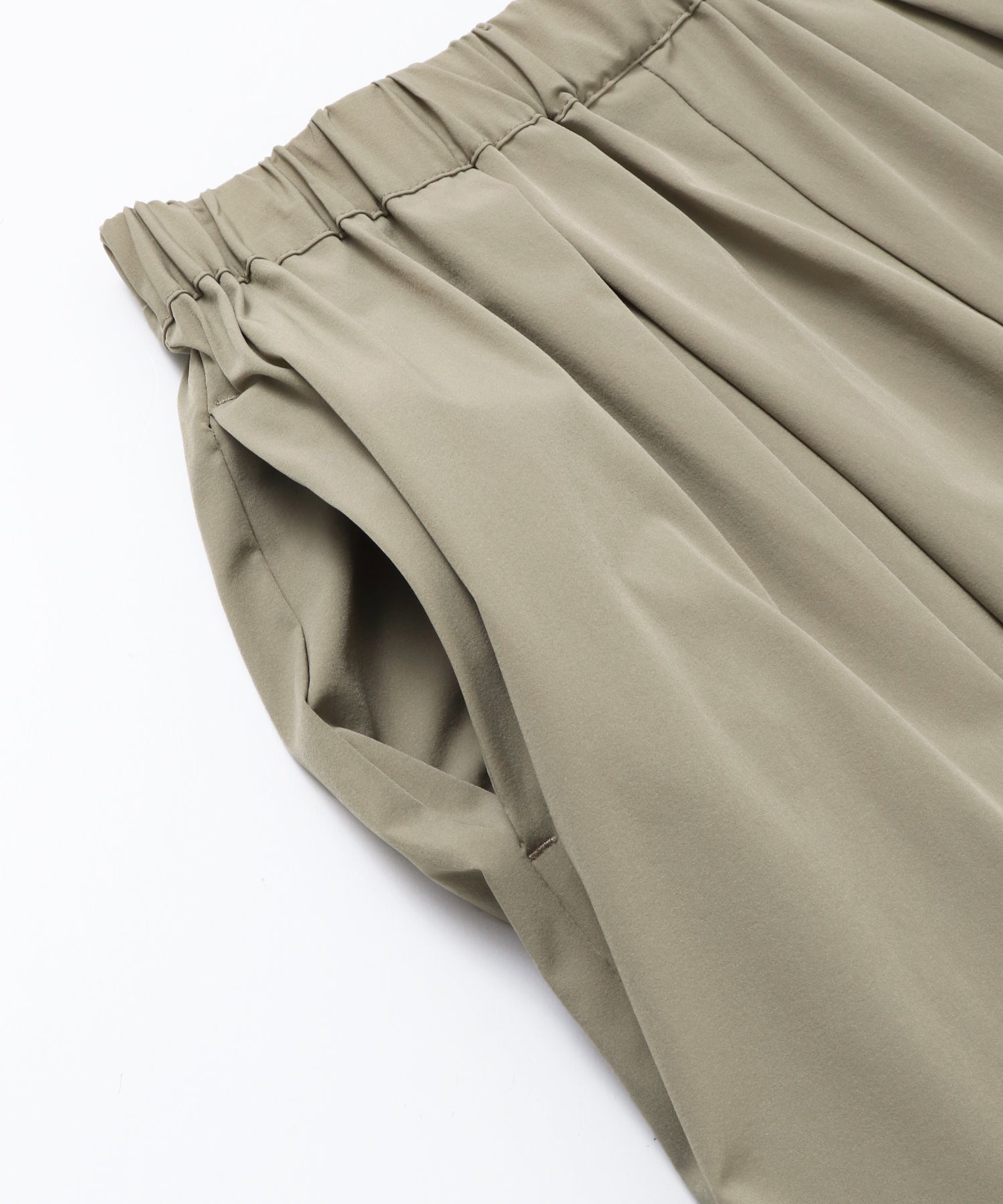 [ICE TOUCH] PLEATED SHORTS