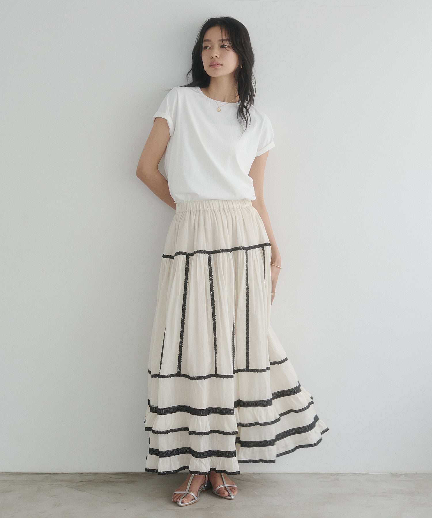 LACE-PATTERNED TIERED SKIRT