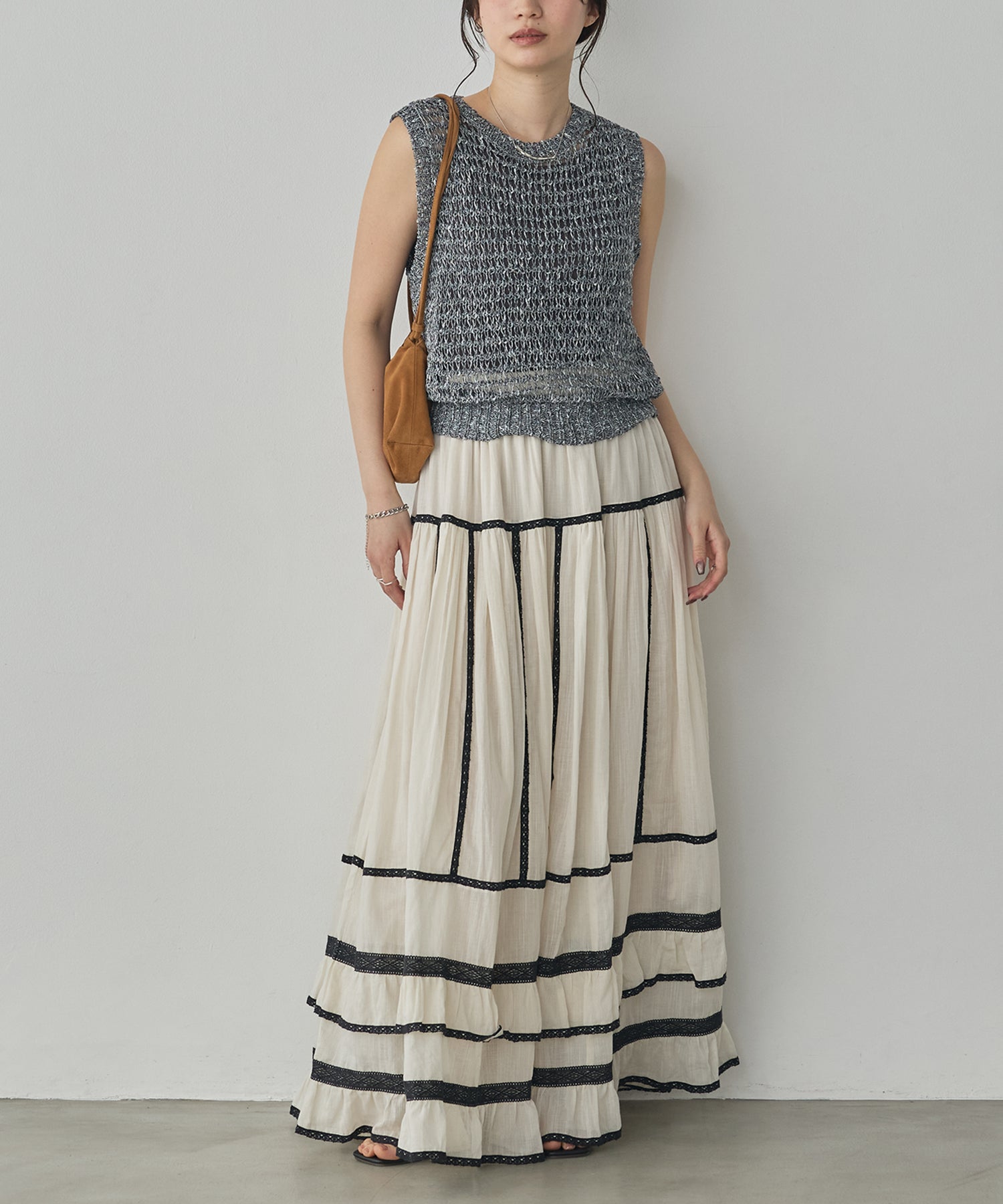 LACE-PATTERNED TIERED SKIRT
