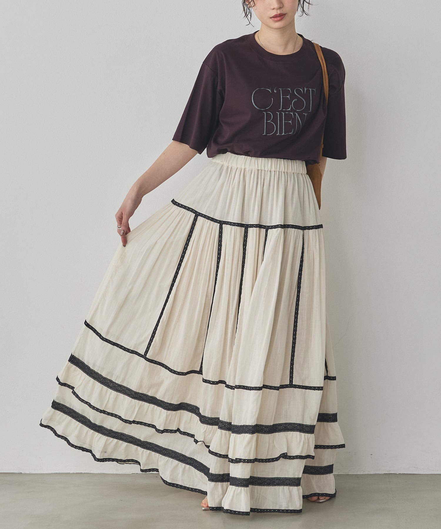 LACE-PATTERNED TIERED SKIRT