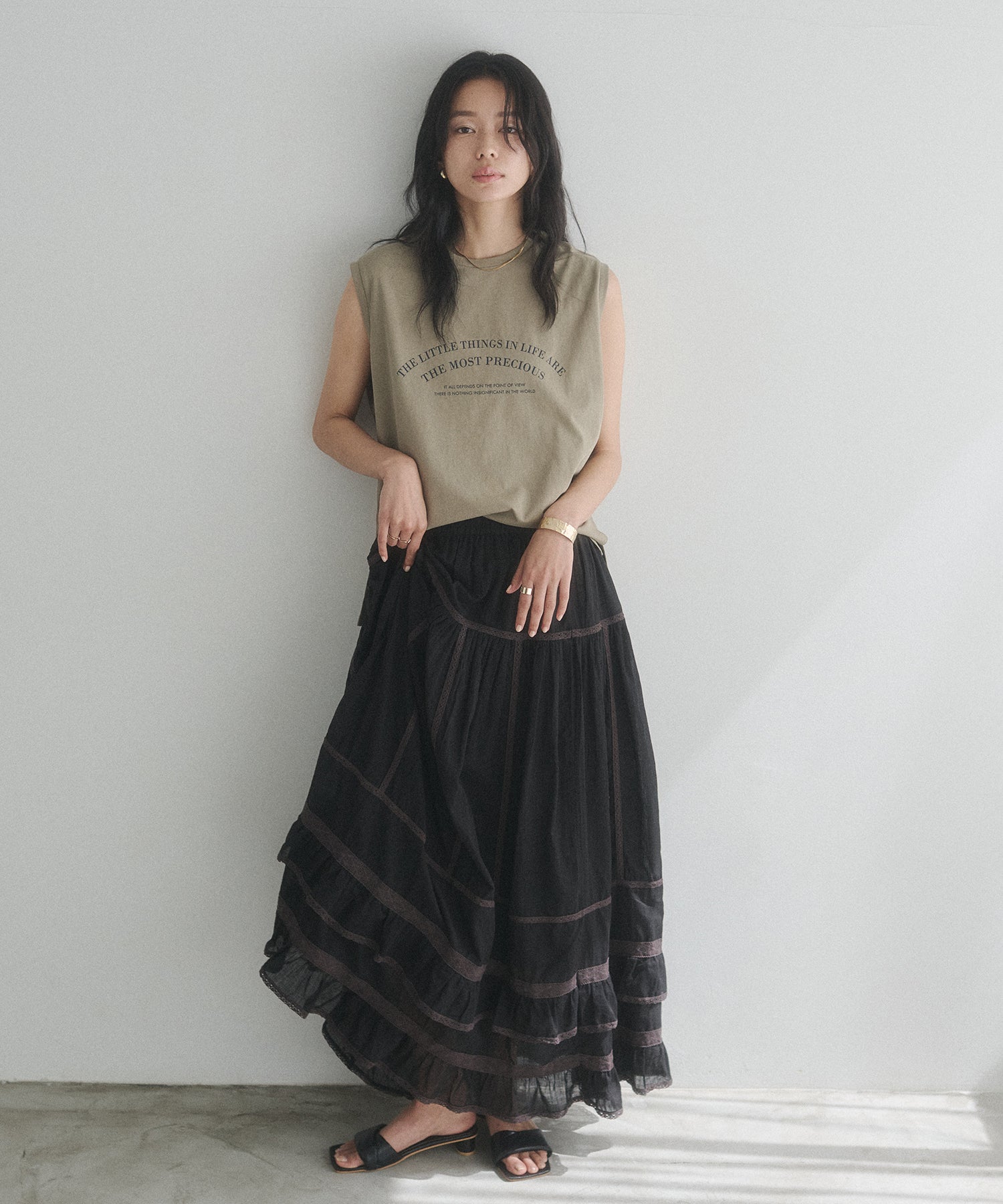 LACE-PATTERNED TIERED SKIRT