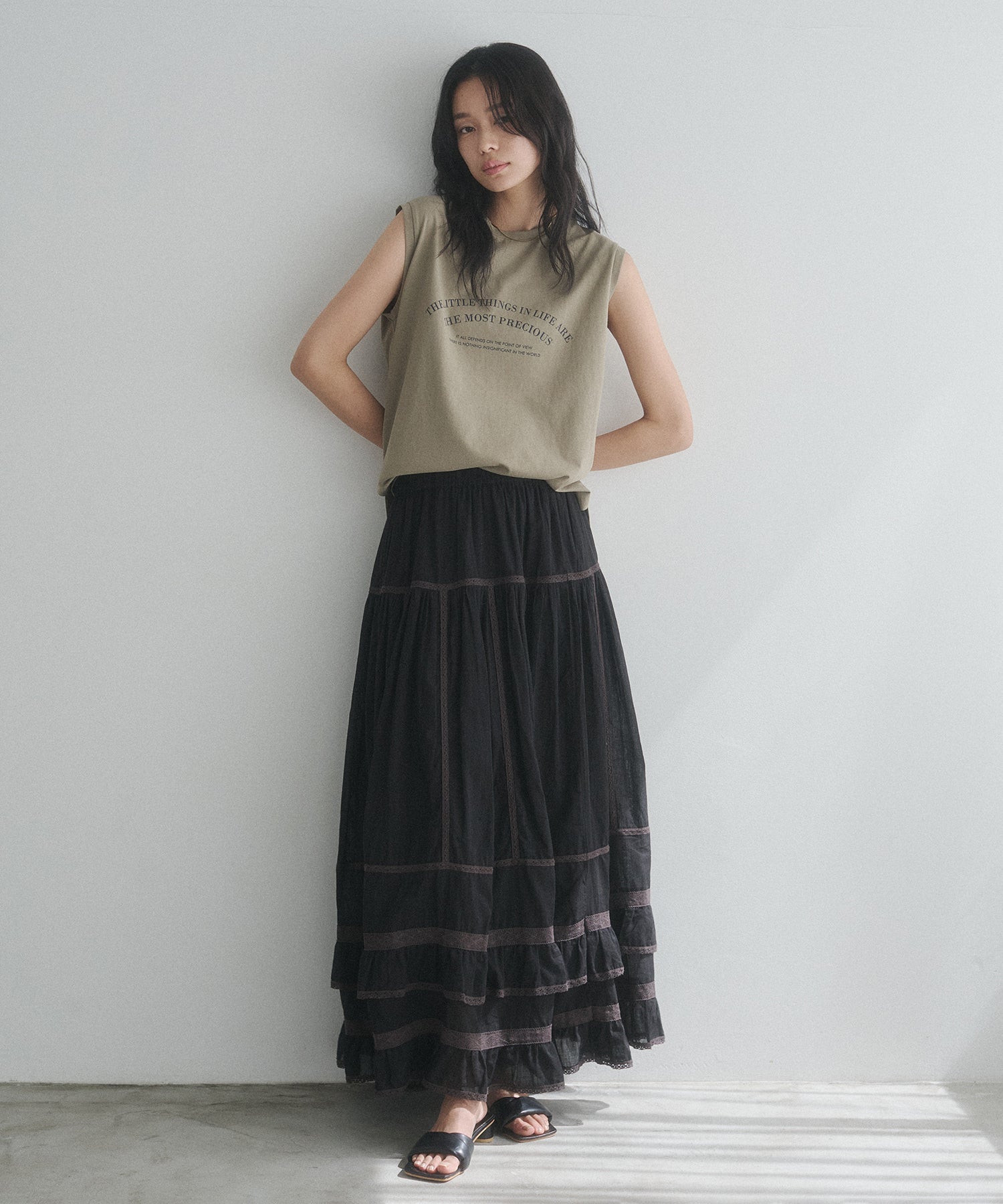 LACE-PATTERNED TIERED SKIRT