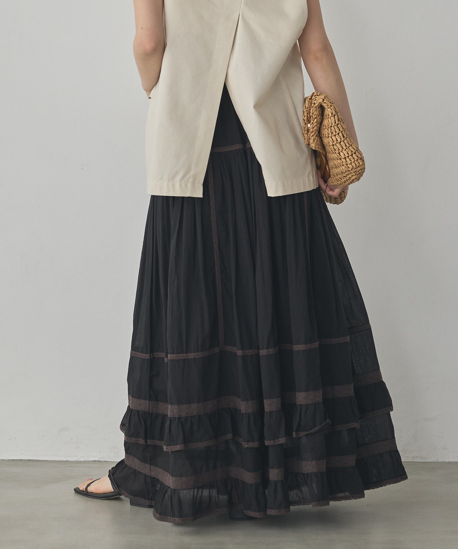 LACE-PATTERNED TIERED SKIRT