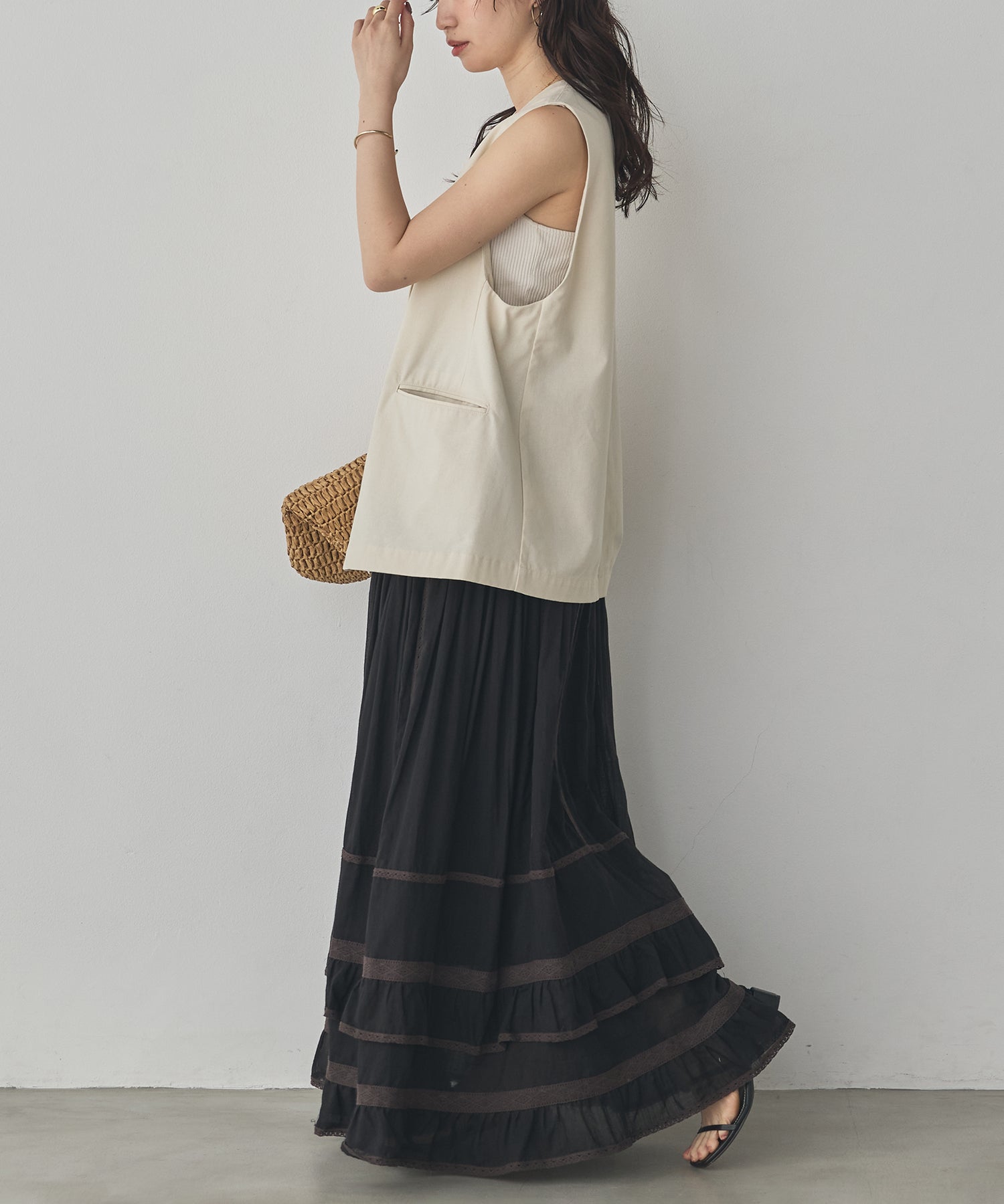 LACE-PATTERNED TIERED SKIRT