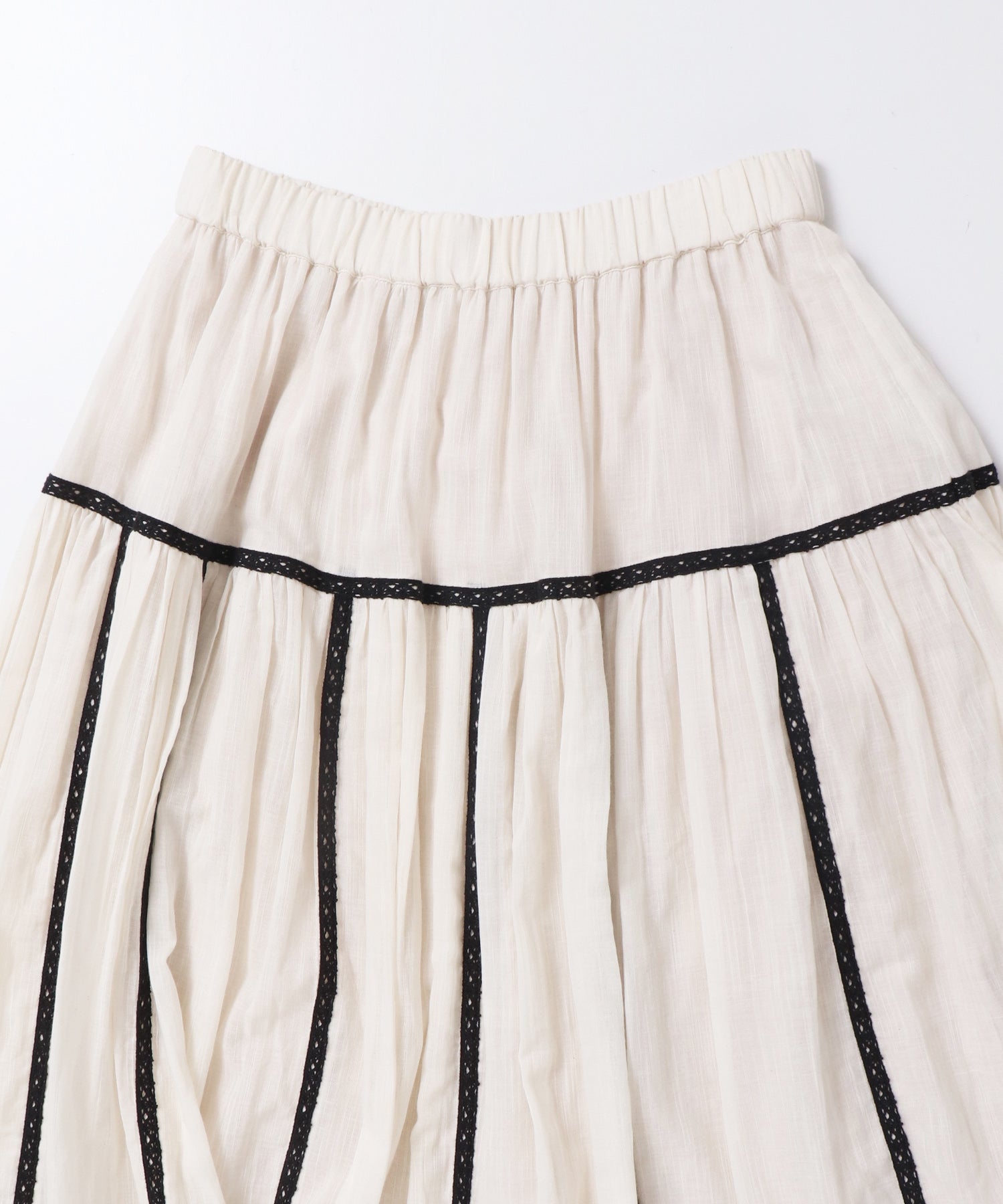 LACE-PATTERNED TIERED SKIRT