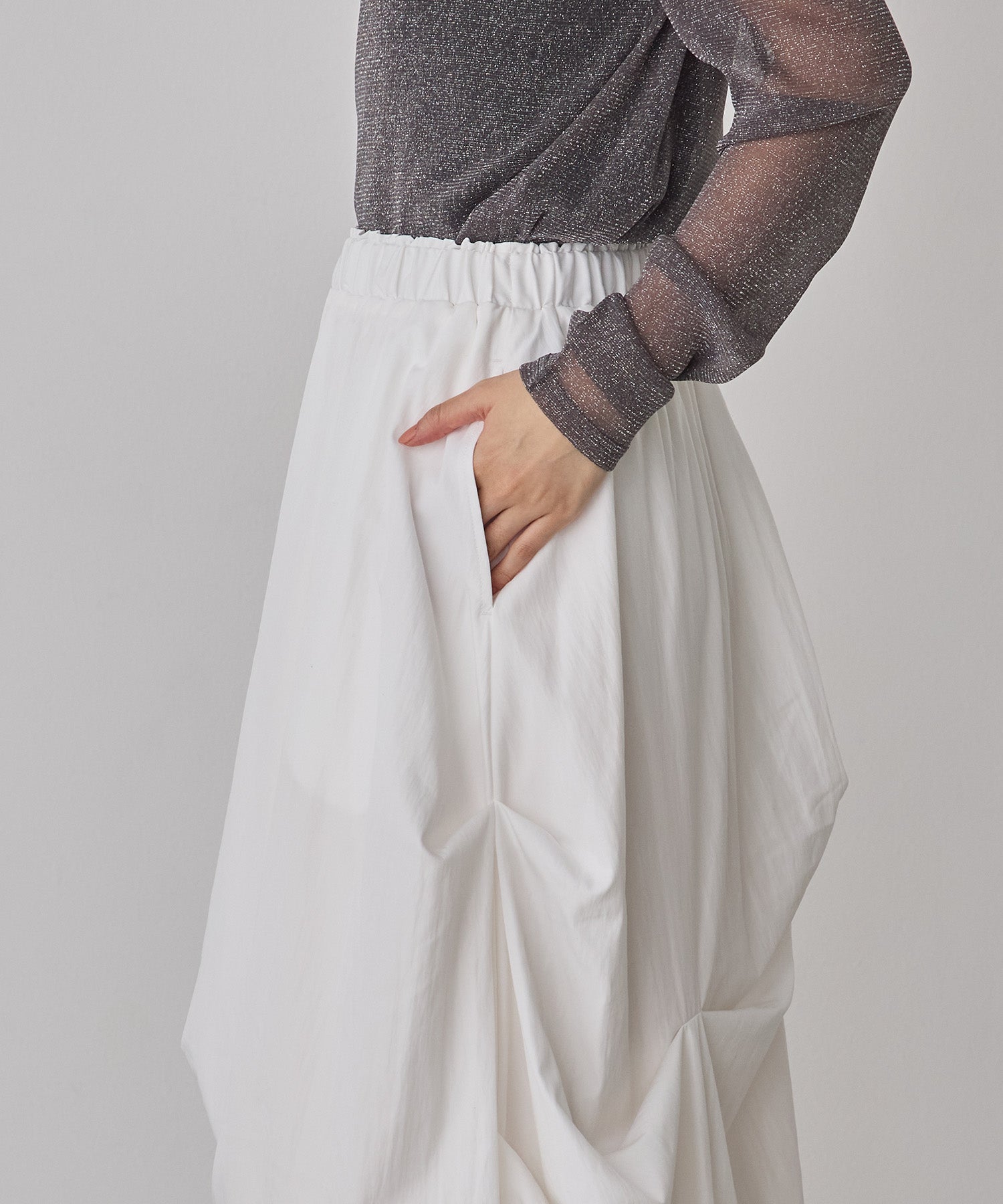 RANDOM TUCK SKIRT