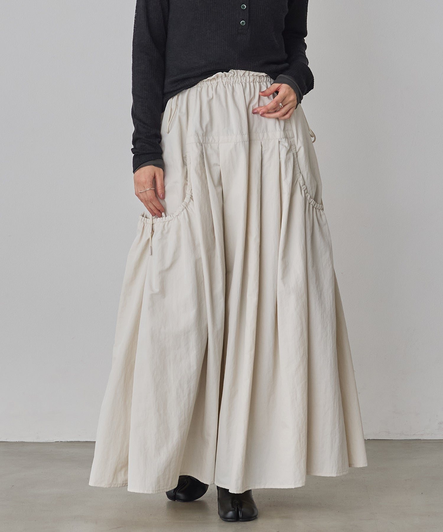 NYLON DESIGN FLARE SKIRT
