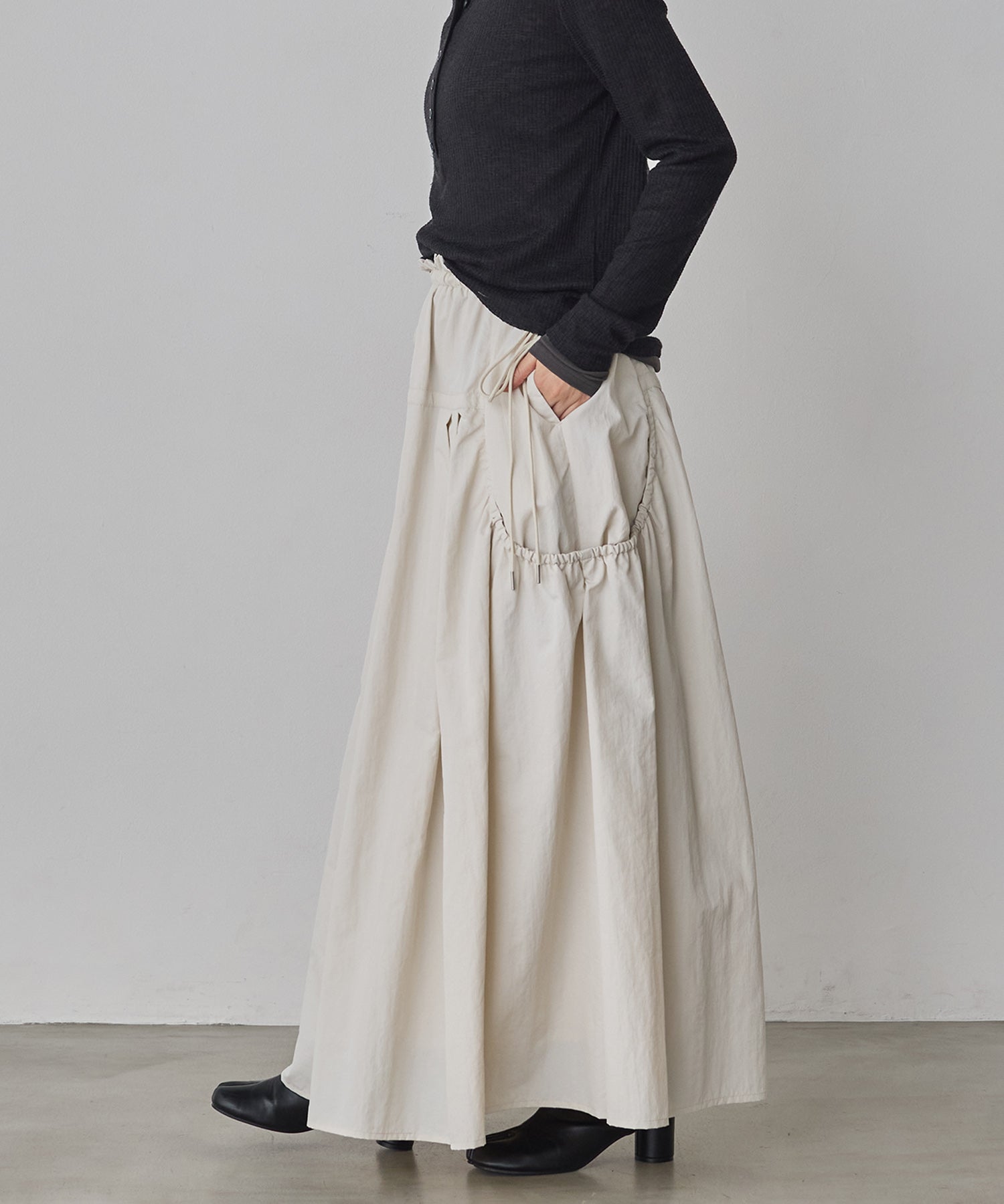 NYLON DESIGN FLARE SKIRT